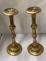 A TALL PAIR OF CLASSICAL STYLE HEAVY WOODEN CANDLE STICKS WITH A GILT FINISH, HEIGHT 47CM