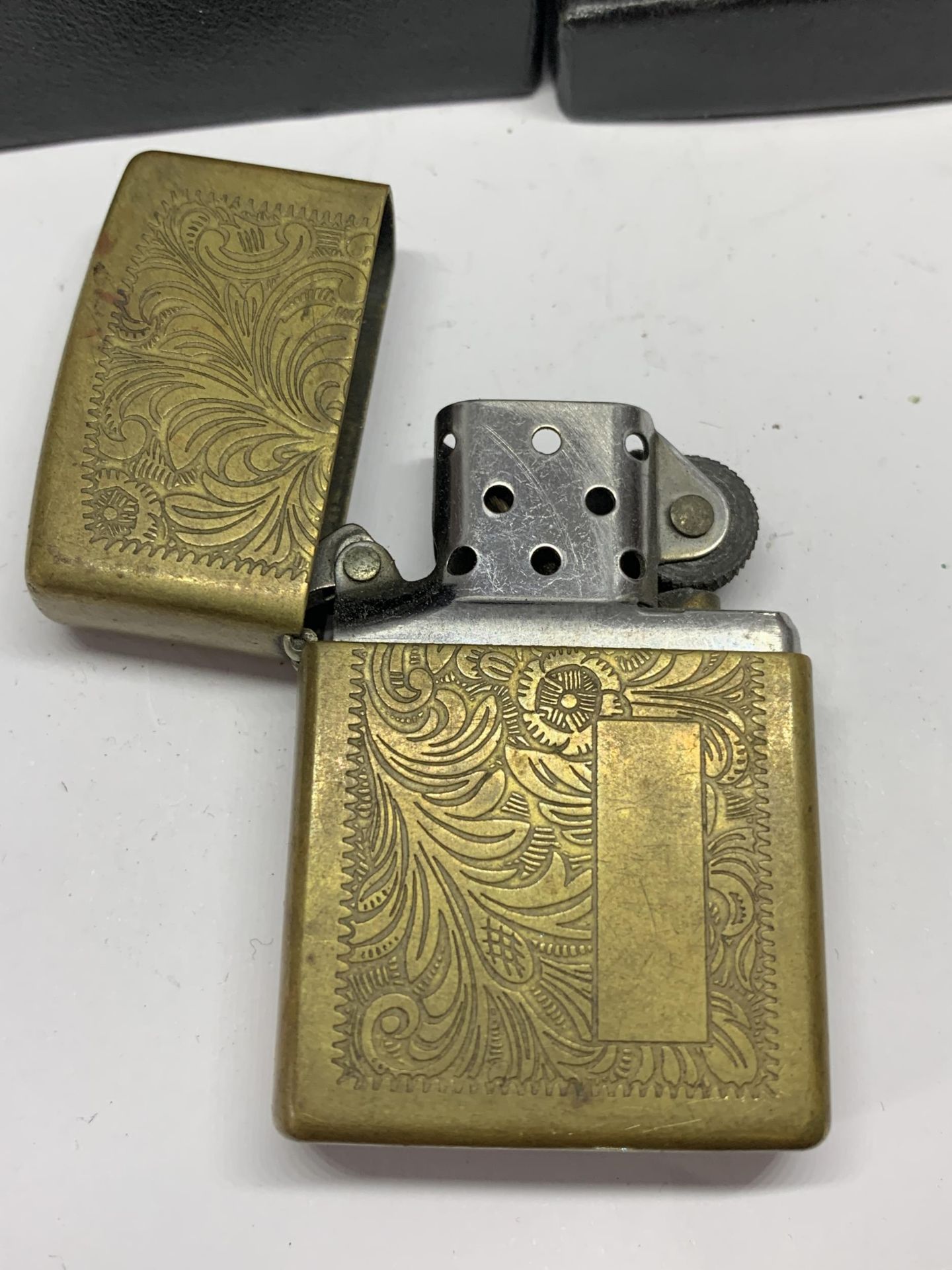 A BRASS ZIPPO LIGHTER IN ORIGINAL PRESENTATION BOX - Image 3 of 5