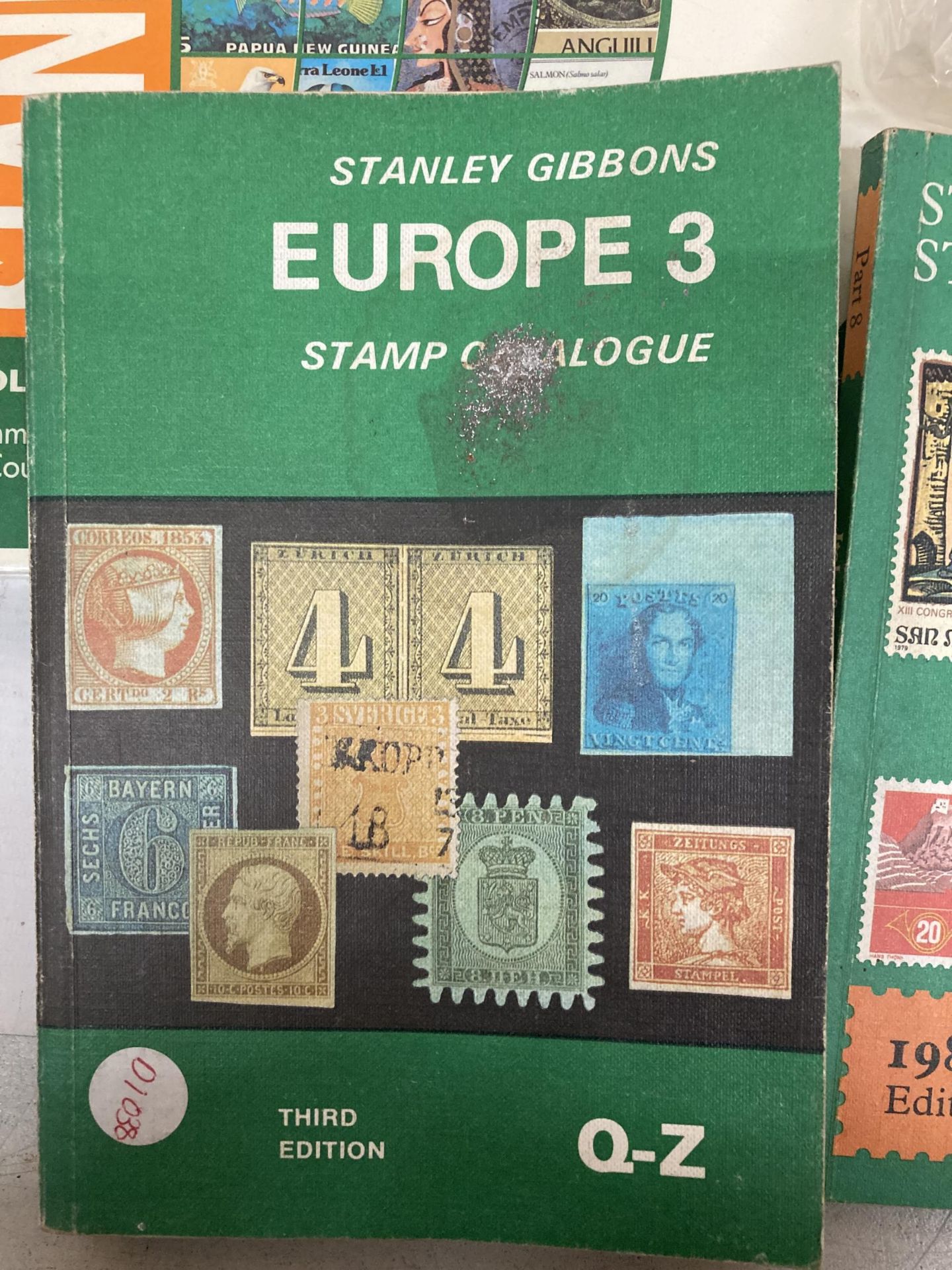 VARIOUS ITEMS TO INCLUDE TWO STANLEY GIBBONS STAMP BOOKS 1995 - 2001, FIVE STAMP MAGAZINES, SIX - Image 3 of 8