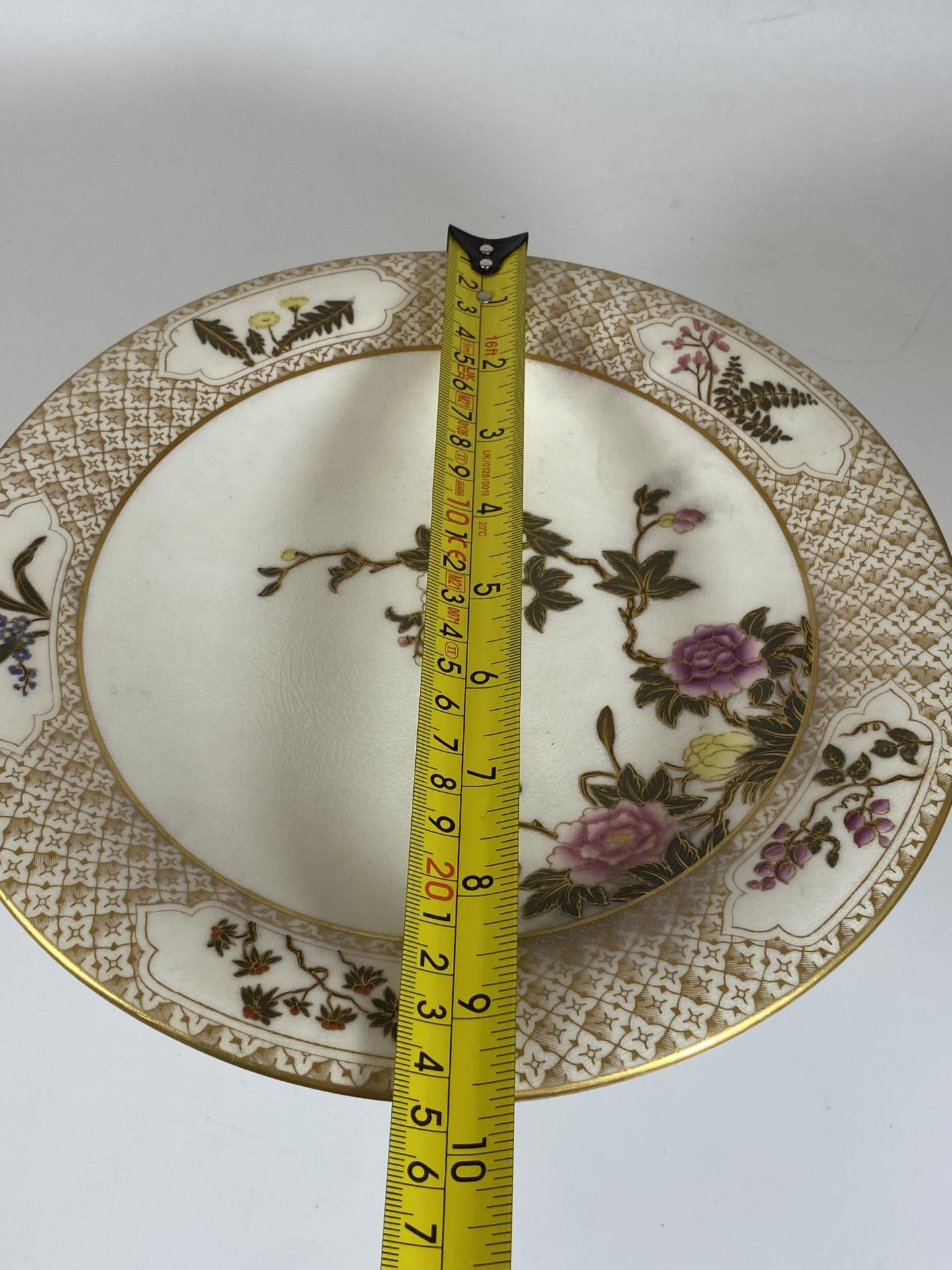 A LARGE ROYAL WORCESTER PEDESTAL DISH, DIAMETER 25CM, (A/F) - Bild 7 aus 7