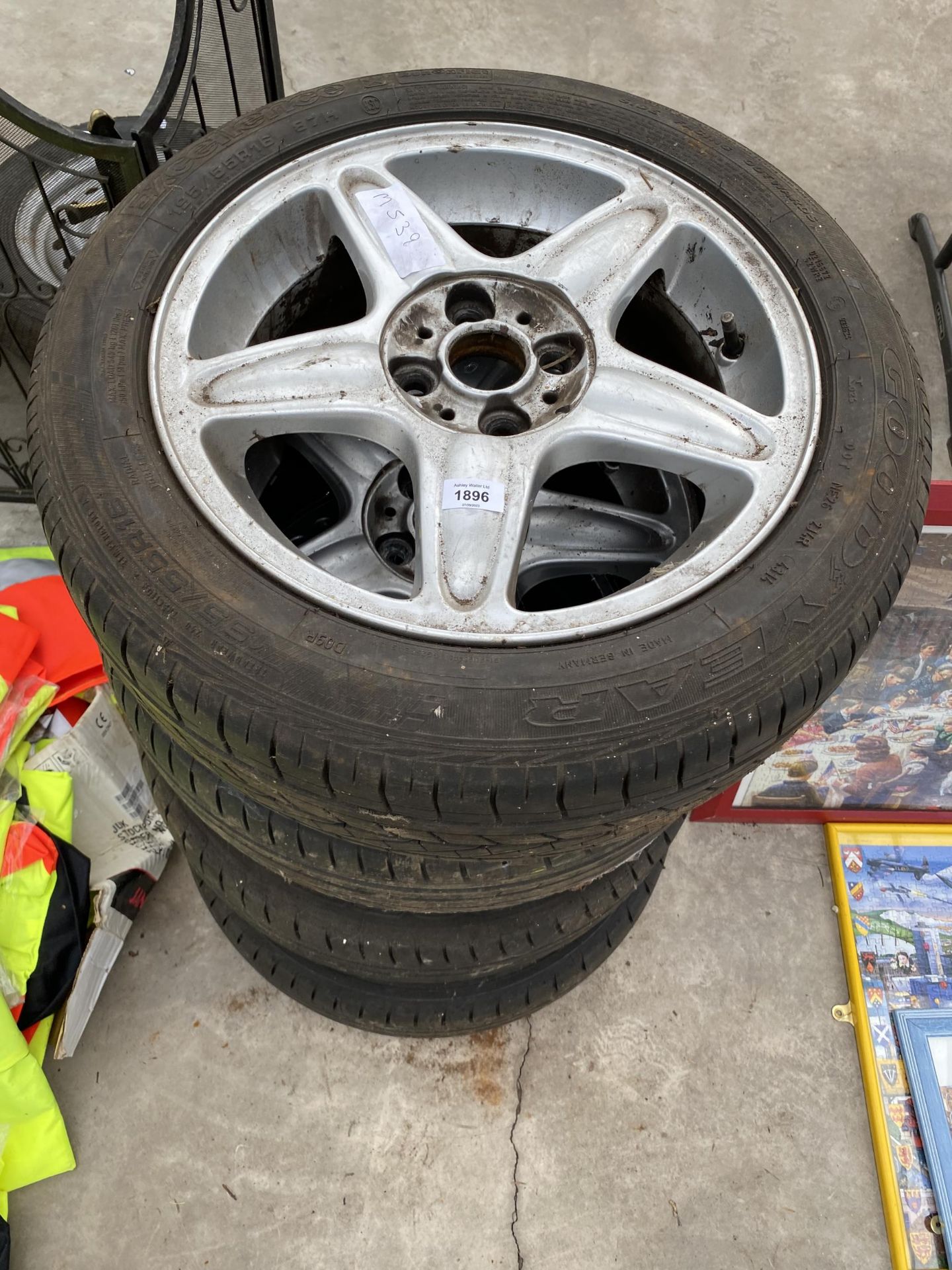A SET OF FOUR CAR RIMS WITH 195/55R16 TYRES - Image 2 of 3