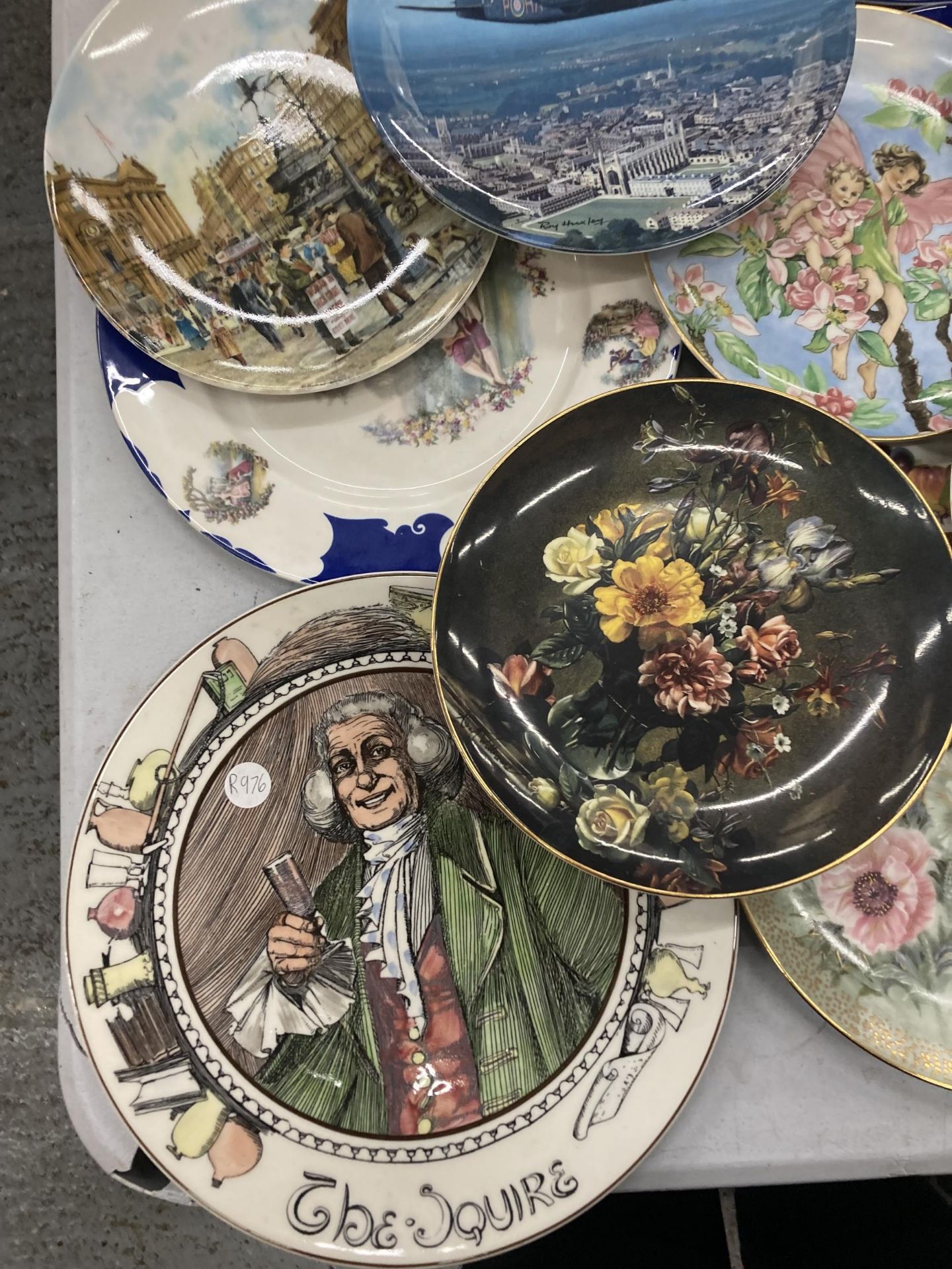 A GROUP OF COLLECTABLE CABINET PLATES - Image 2 of 5