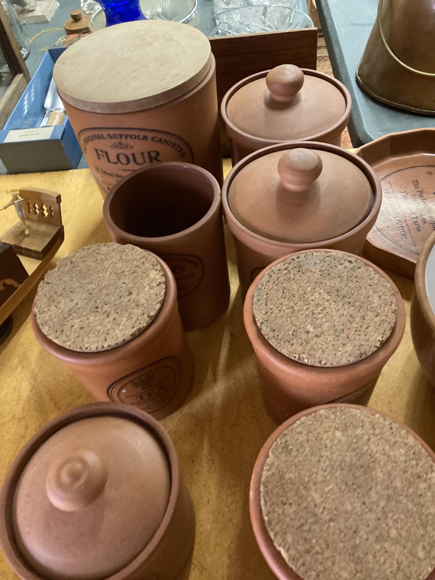 A LARGE COLLECTION OF TERRACOTTA STORAGE JARS AND BOWLS, THE MAJORITY BY HENRY WATSON POTTERY - Image 5 of 5