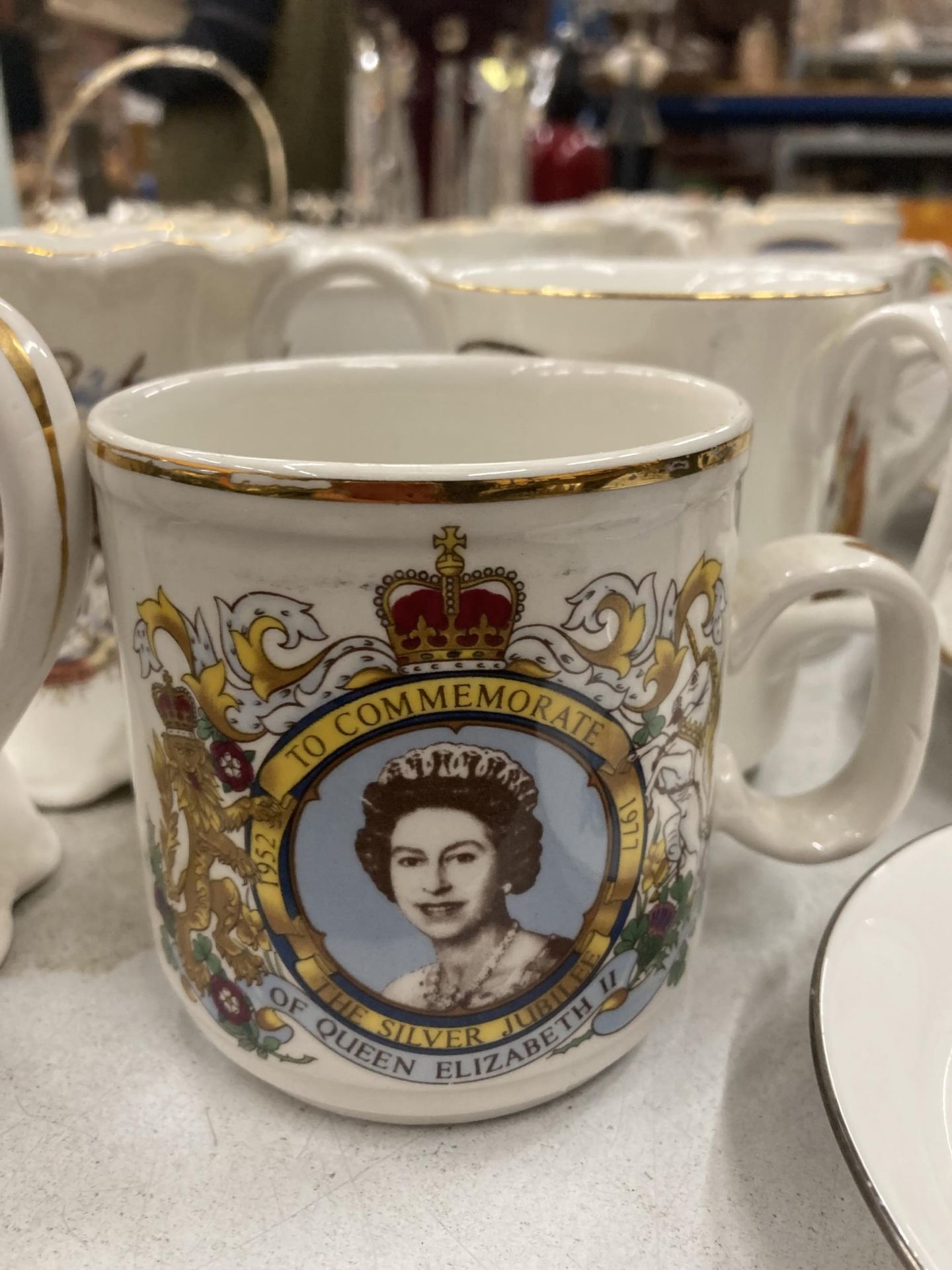 A LARGE COLLECTION OF COMMEMORATIVE CHINA MUGS, AYNSLEY ETC - Image 6 of 6