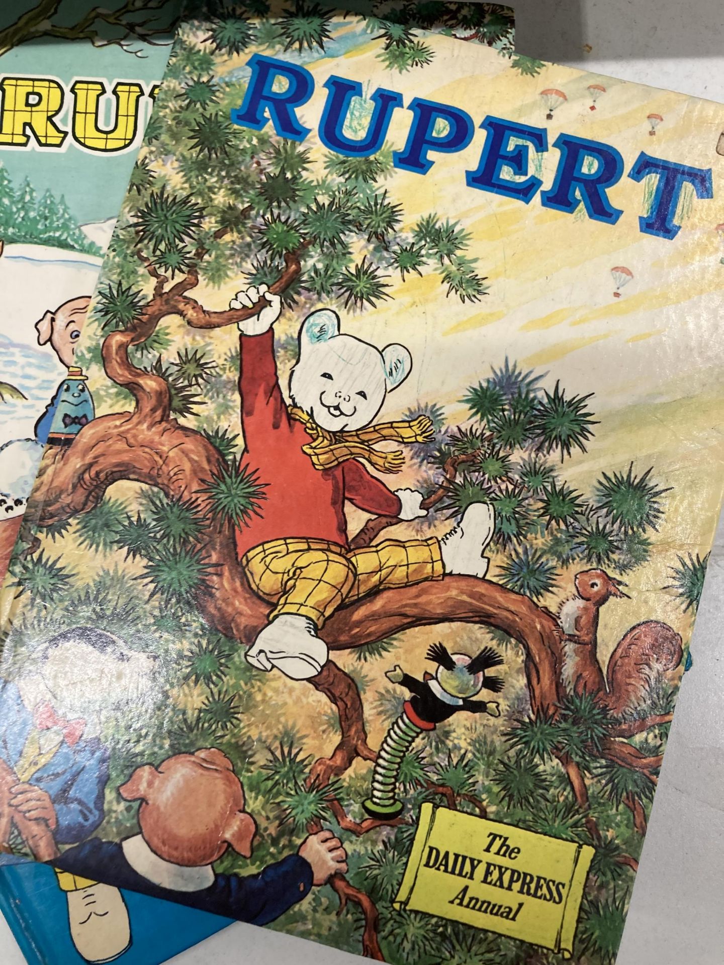 A GROUP OF VINTAGE RUPERT ANNUALS - Image 7 of 7