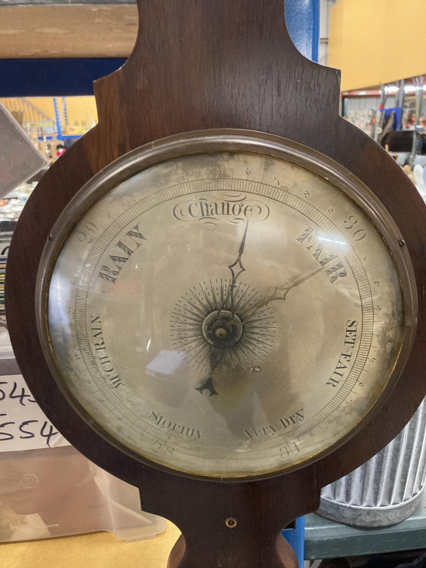 A LARGE VINTAGE MAHOGANY CASED BAROMETER WITH TEMPERATURE GAUGE, LENGTH 108CM - Image 2 of 4