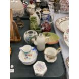 A MIXED GROUP OF ITEMS TO INCLUDE CHINESE FAMILLE VERTE GINGER JAR, WADE, WEDGWOOD ETC