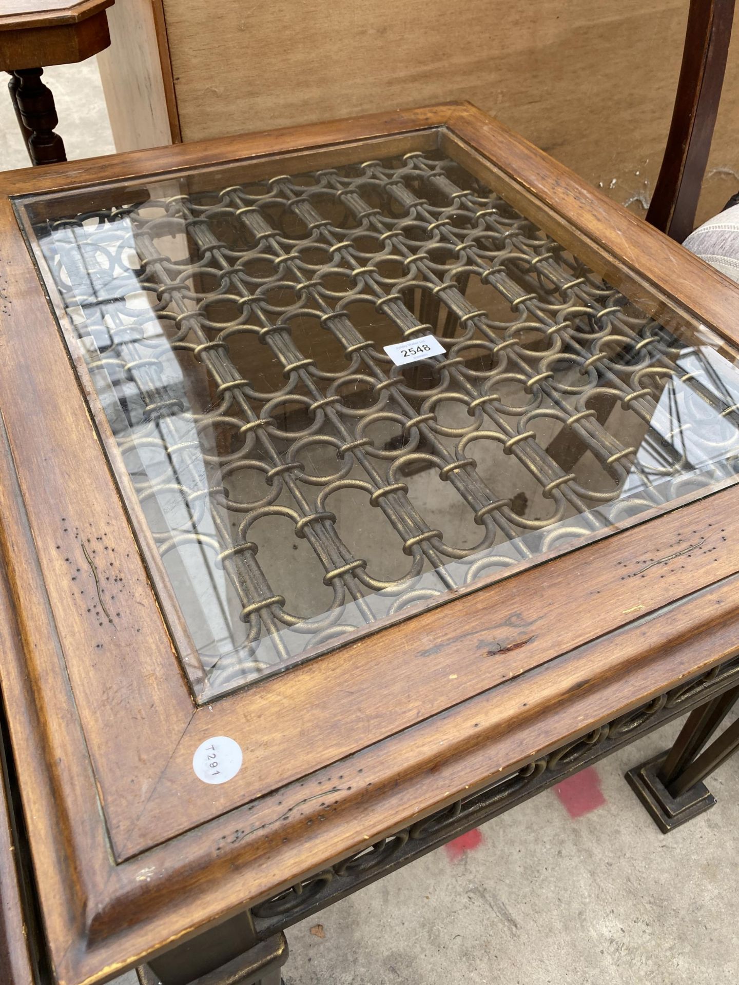 A COFFEE TABLE WITH GLASS TOP HAVING INSERTED METALWARE DECORATION AND A MATCHING LAMP TABLE - Image 4 of 4