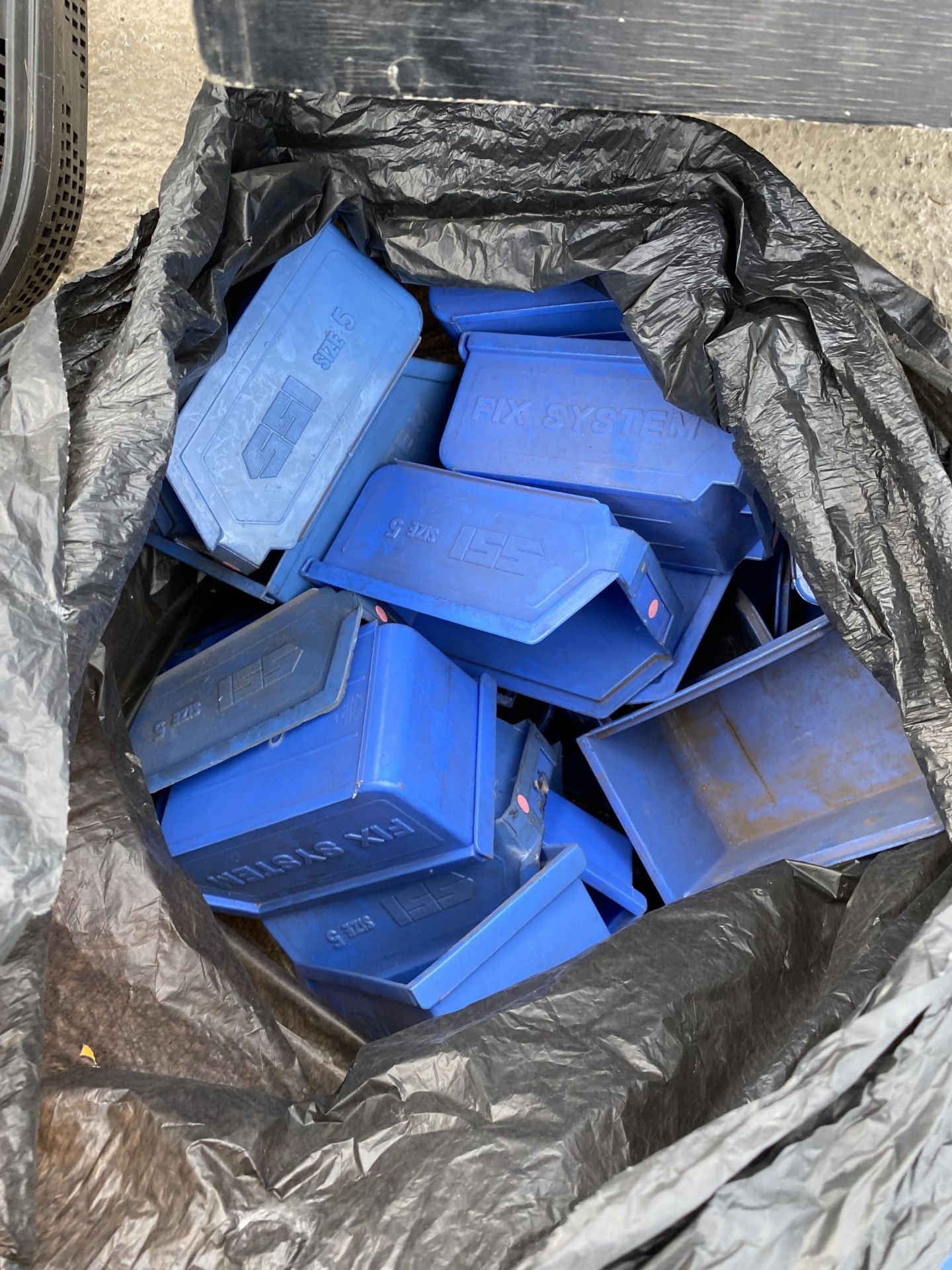 A LARGE QUANTITY OF PLASTIC LIN BIN STORAGE CONTAINERS - Image 4 of 5