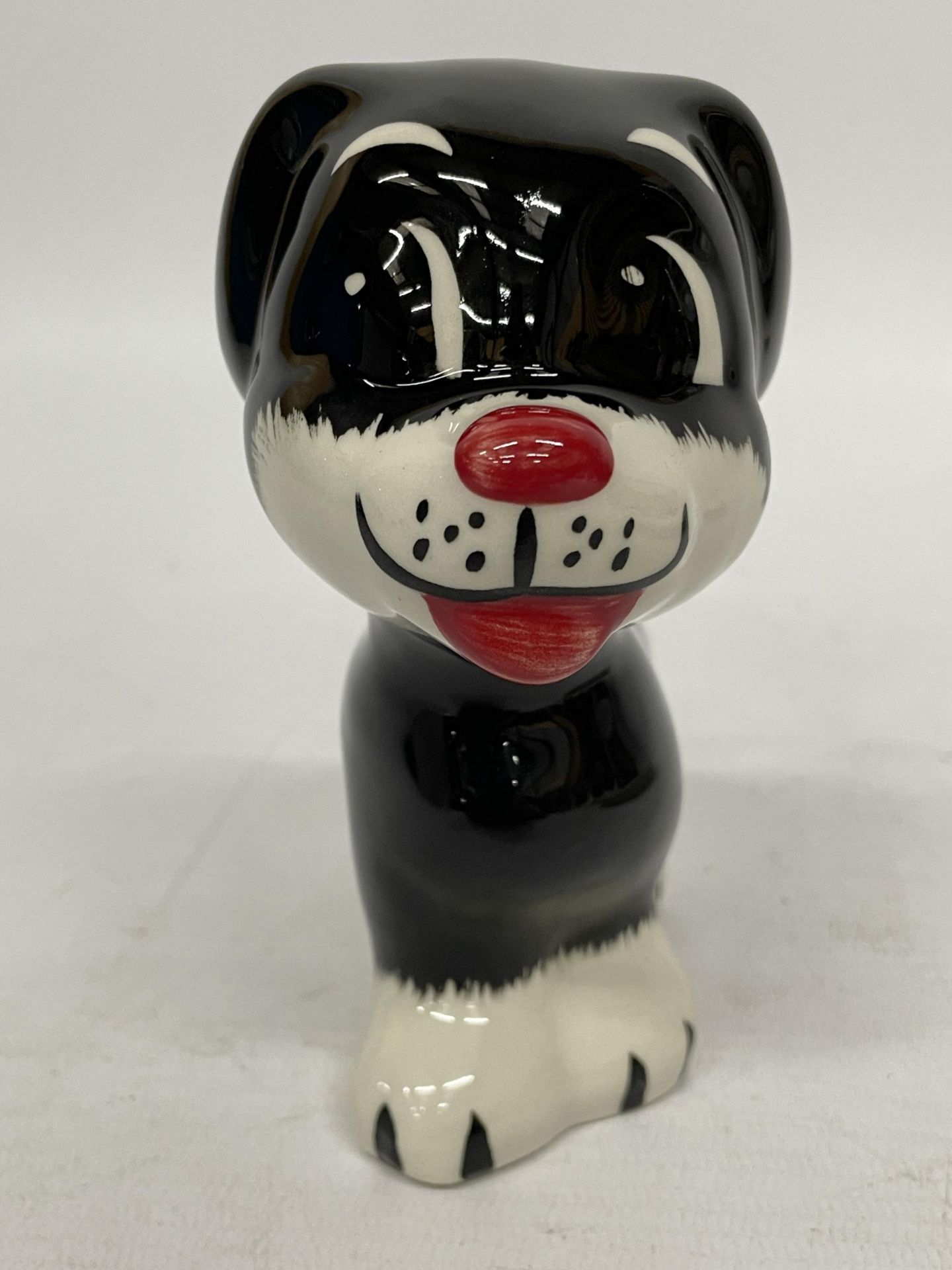 A LORNA BAILEY HAND PAINTED AND SIGNED BENGO DOG