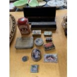 A COLLECTION OF VINTAGE TINS AND BOXES TO INCLUDE MOTHER OF PEARL, ROWNTREE, OGDEN'S ST BRUNO, ETC