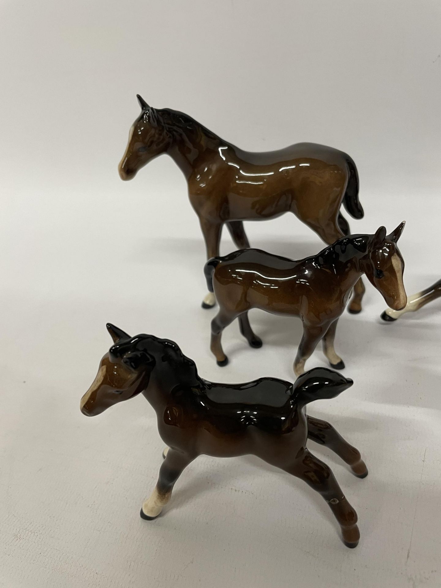 FIVE BESWICK GLOSS ANIMAL MODELS - FOUR PONIES AND A JACK RUSSELL DOG - Image 2 of 4