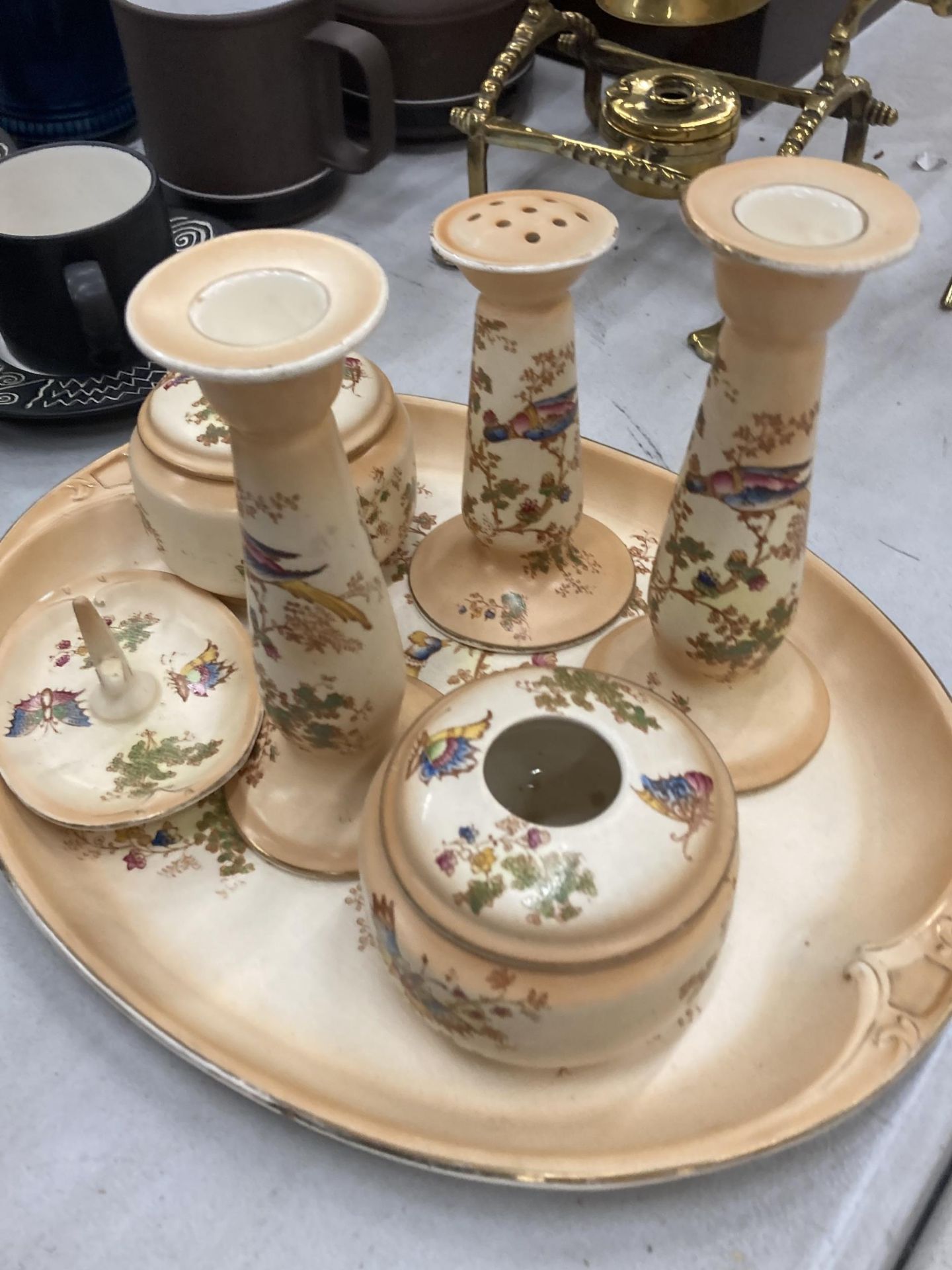 A VINTAGE CERAMIC DRESSING TABLE SET WITH BIRD AND FLORAL DESIGN - Image 4 of 4