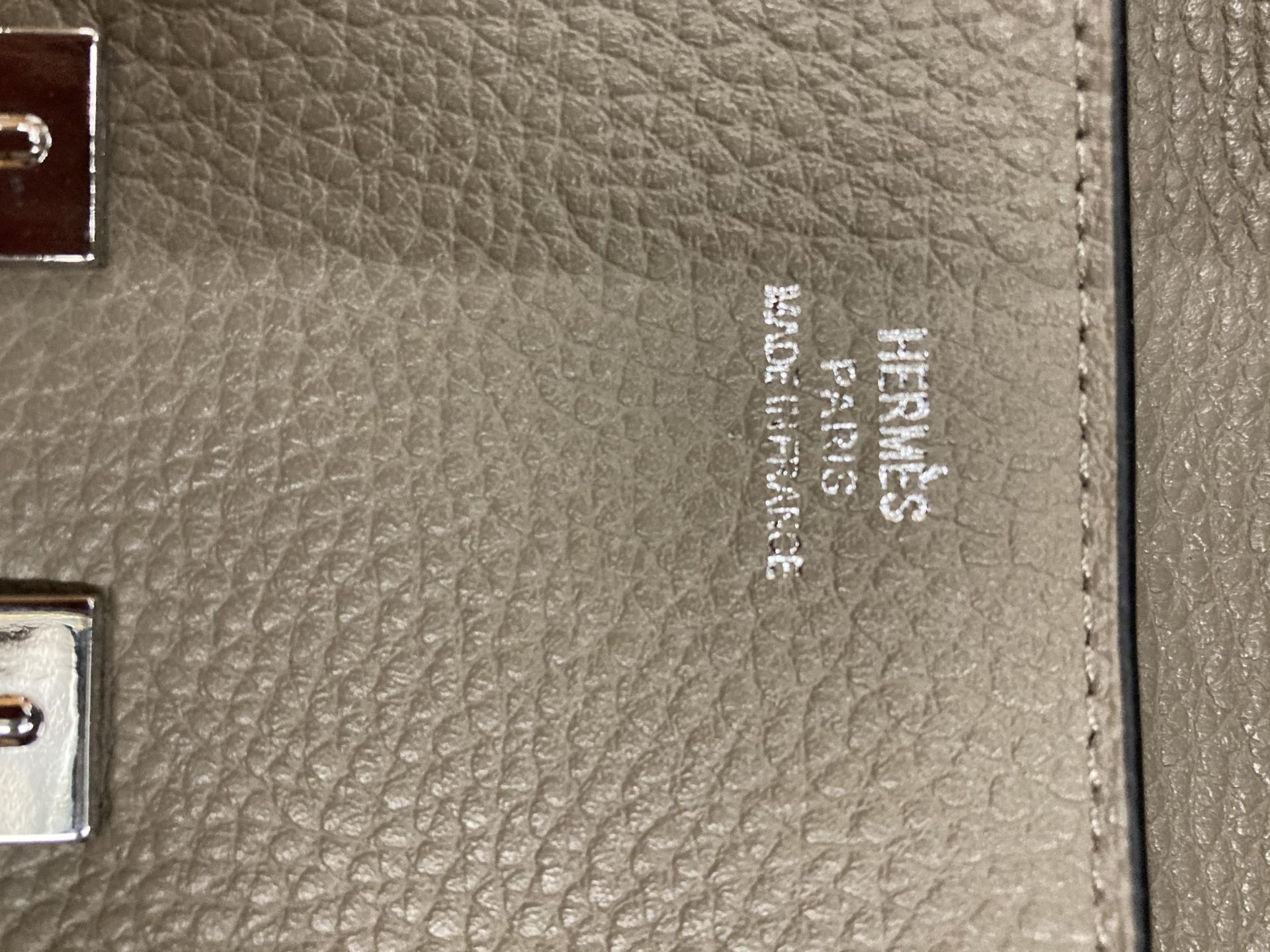 A TAUPE COLOURED PURSE MARKED 'HERMES' WITH DUST COVER AND BOX - Image 2 of 4