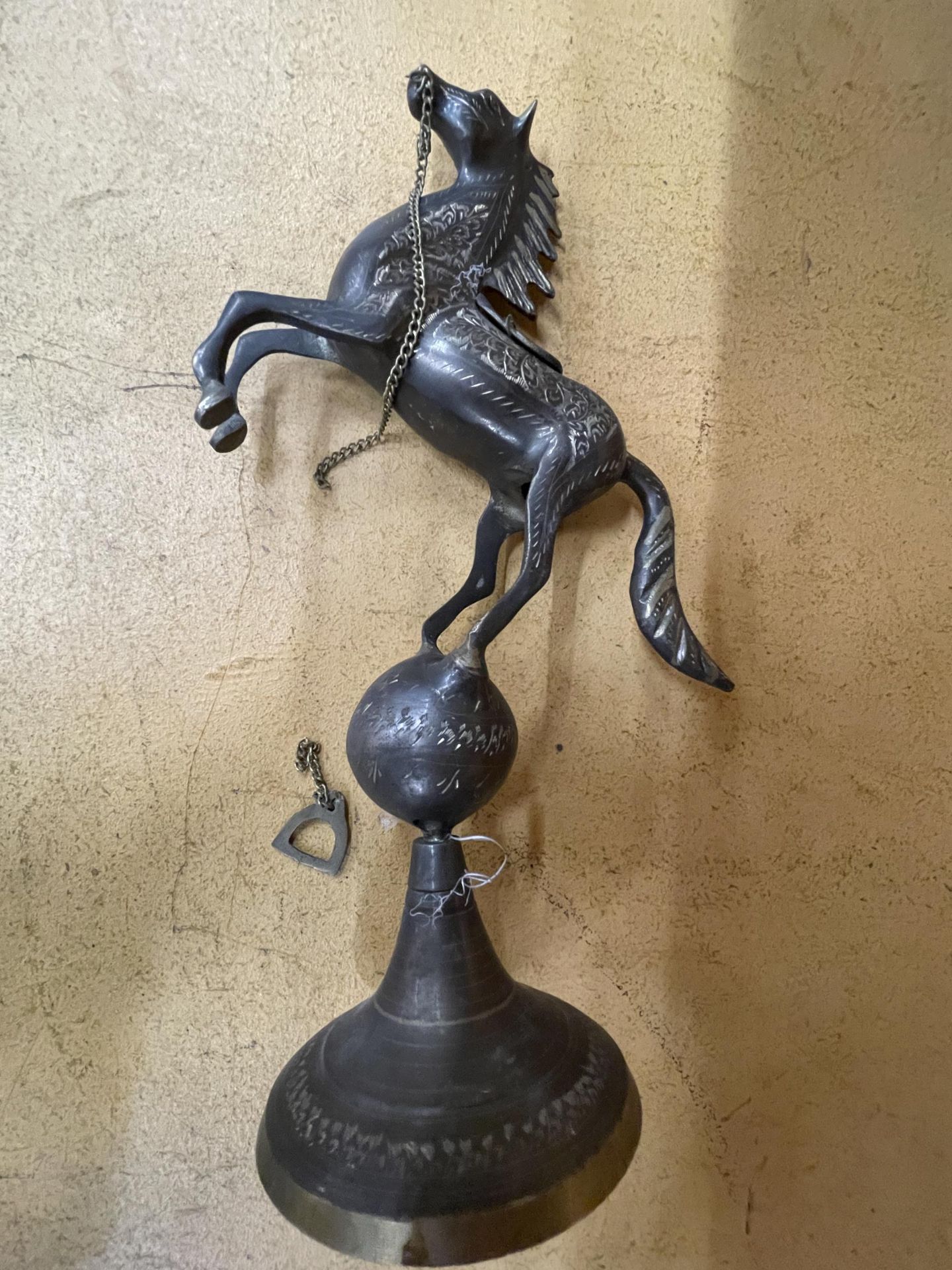 A BRASS HORSE ON PLINTH - Image 2 of 4