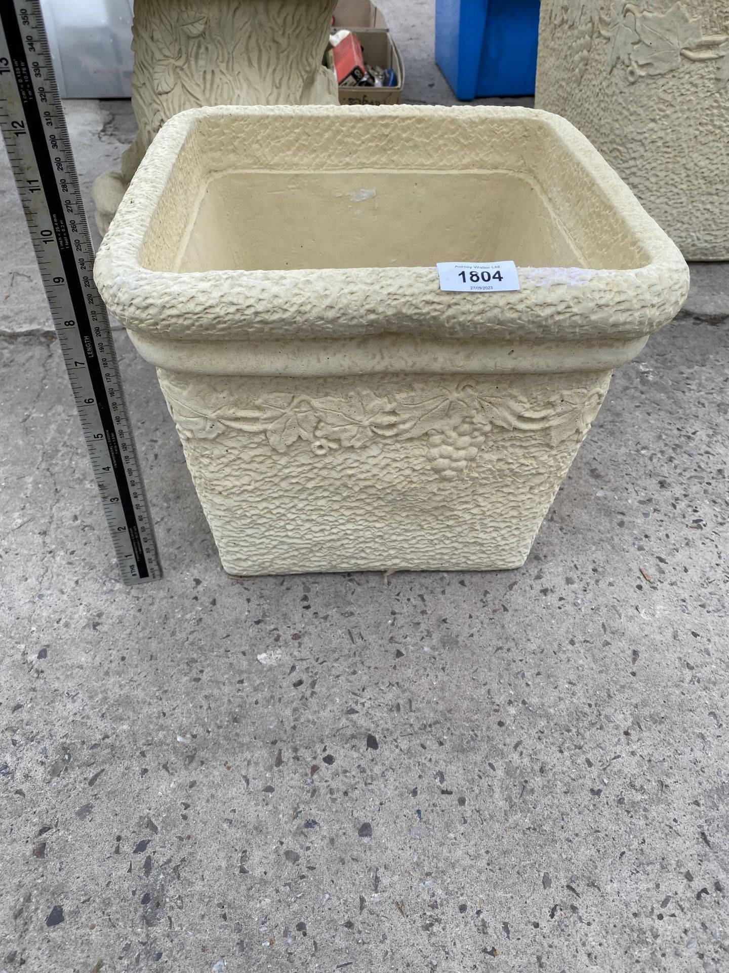 AN AS NEW EX DISPLAY CONCRETE SMALL SQUARE SHIRAZ PLANTER *PLEASE NOTE VAT TO BE PAID ON THIS ITEM*