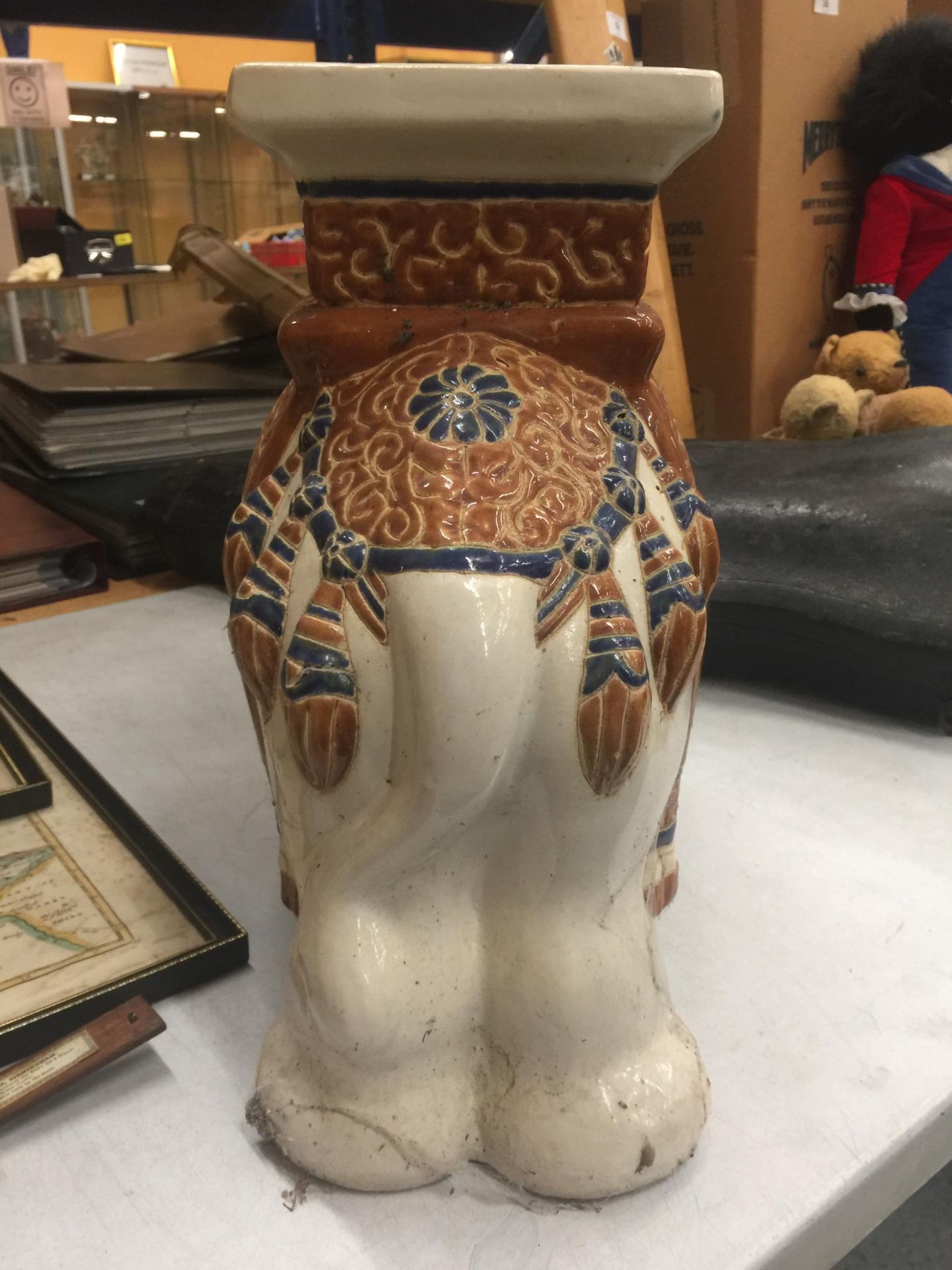 A LARGE CERAMIC ELEPHANT PLANT STAND/SEAT - Image 3 of 4