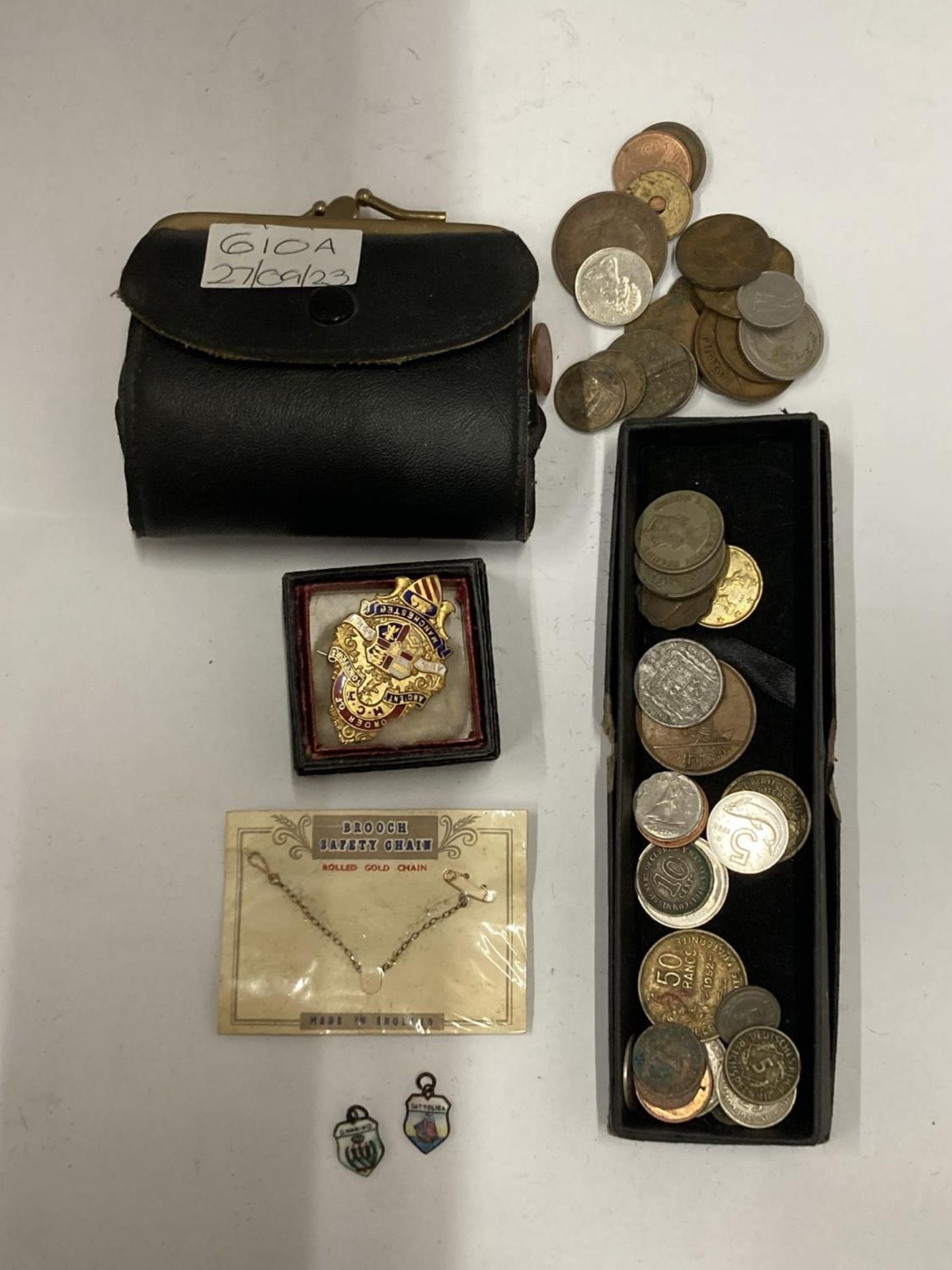 VARIOUS ITEMS TO INCLUDE FOREIGN COINS, ENAMEL CHARMS, AN ORDER OF THE ANCIENT FORESTERS