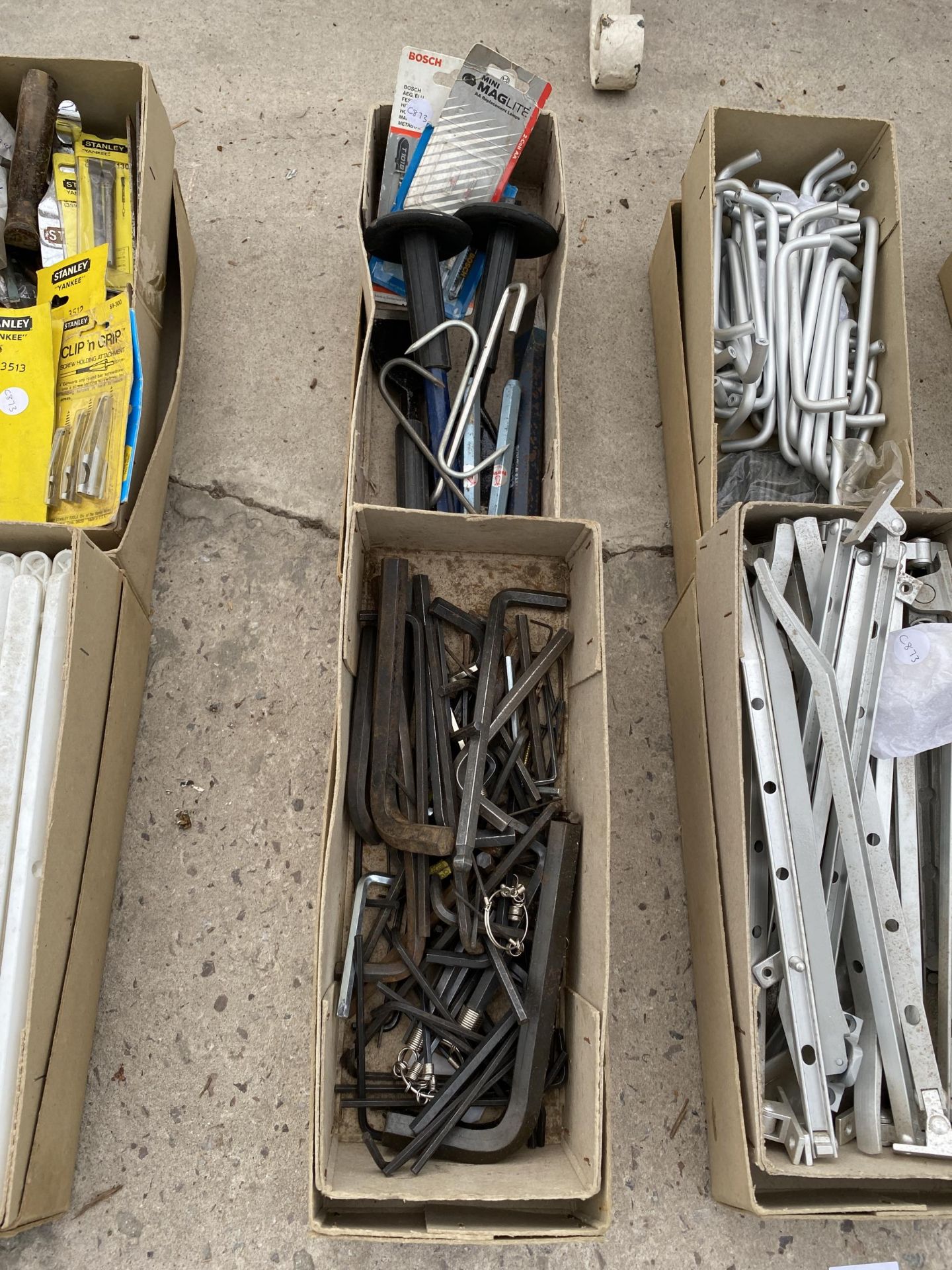 AN ASSORTMENT OF TOOLS TO INCLUDE CHISELS AND ALAN KEYS ETC