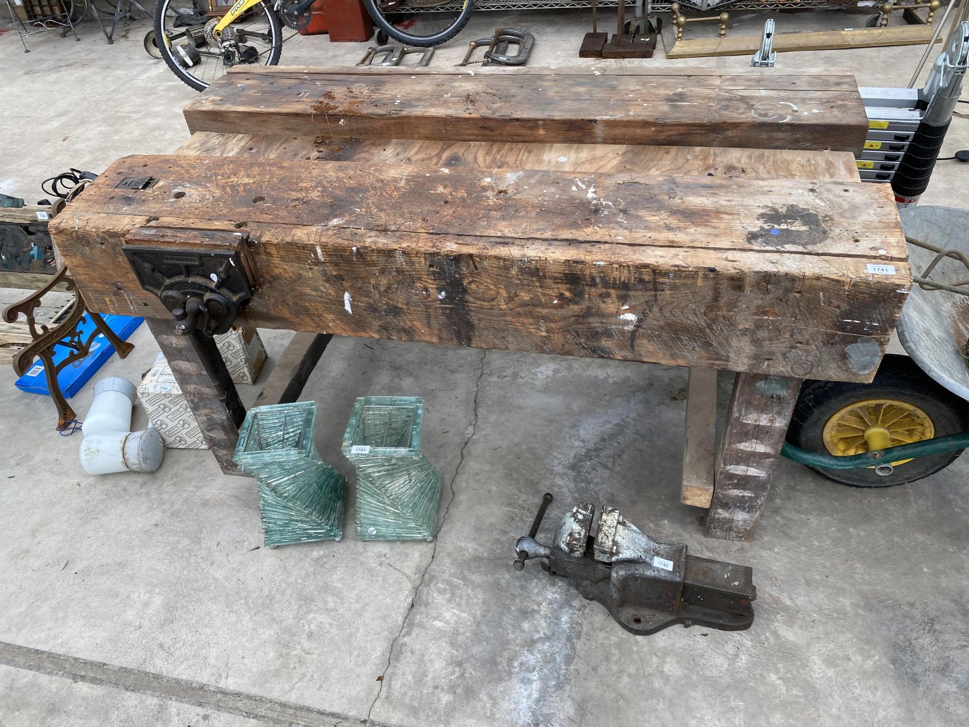 A VINTAGE WOODEN WORK BENCH WITH RECORD NO.52 WOOD VICE