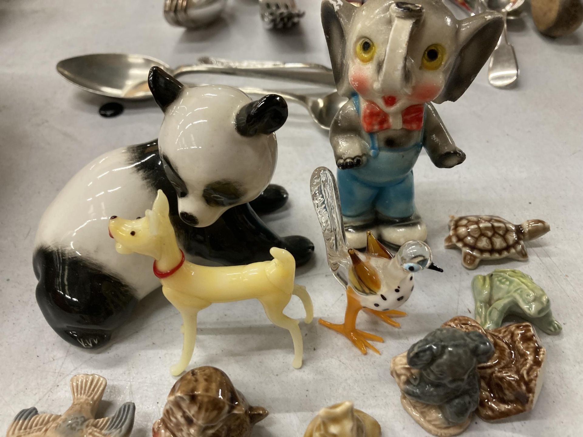 A QUANTITY OF WADE WHIMSIES, A LOMONOSOV PANDA, ETC - Bild 4 aus 4