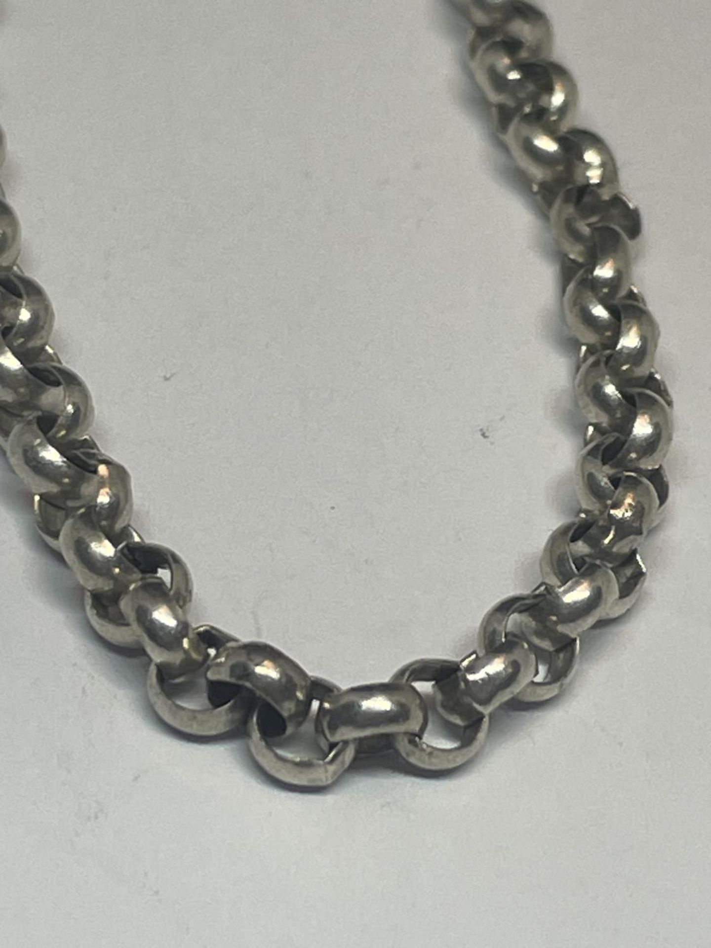 A SILVER HALF ALBERT WATCH CHAIN - Image 2 of 3