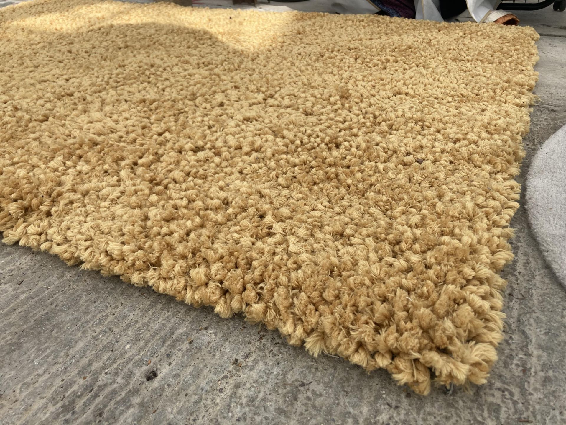 A LARGE YELLOW SHAGGY RUG - Image 2 of 2