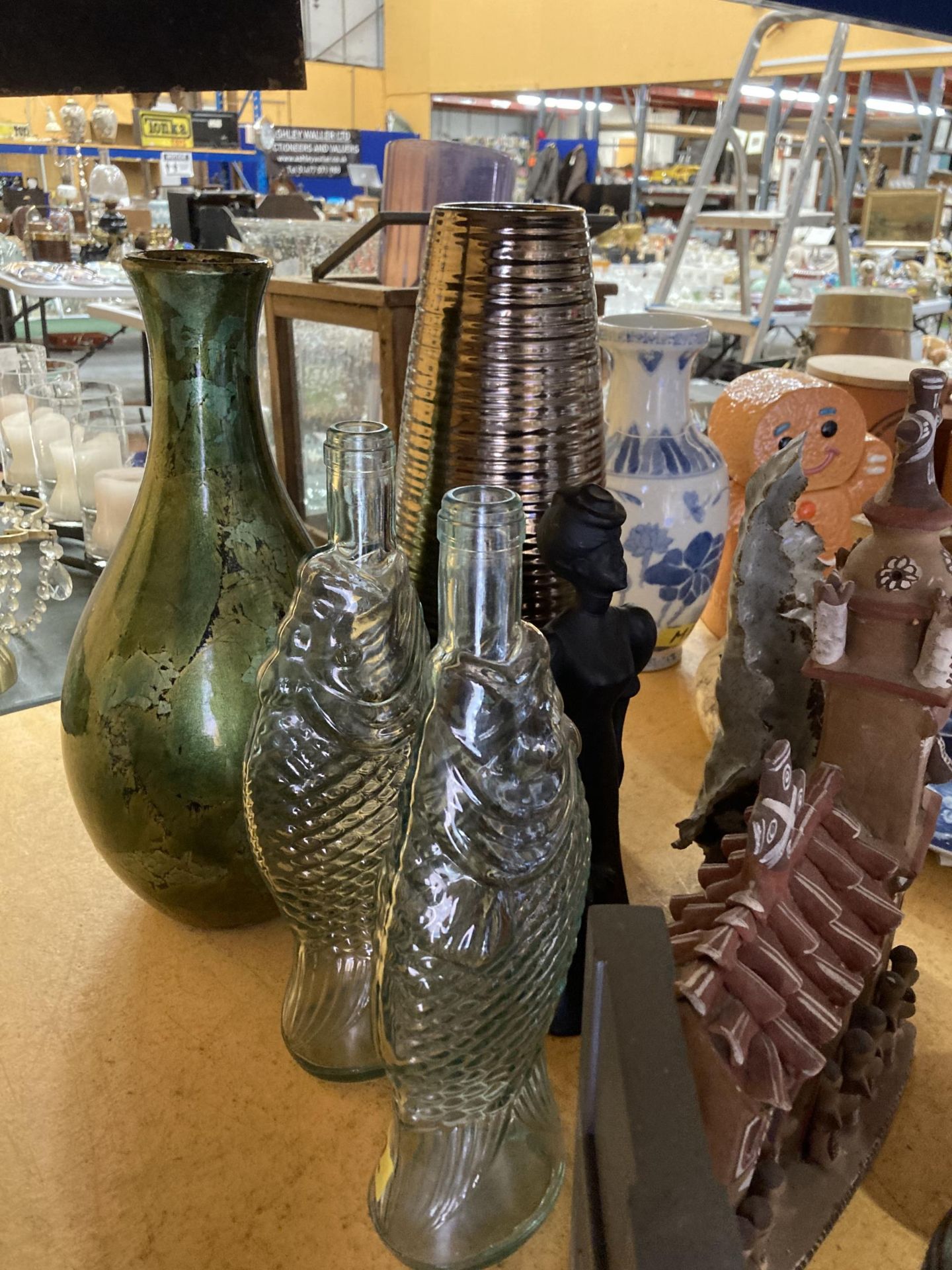 A MIXED LOT TO INCLUDE GLASS FISH SHAPED BOTTLES, VASES, A TERACOTTA CHURCH, VASES, LADY FIGURE, ETC - Image 3 of 4