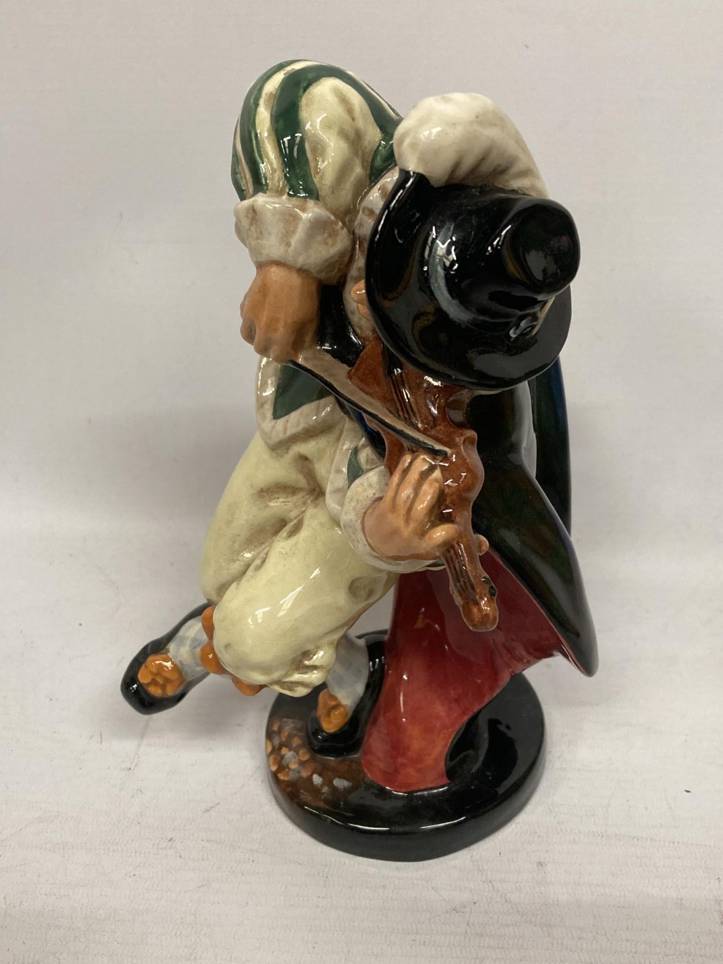 A ROYAL DOULTON FIGURE THE FIDDLER HN 2171 - Image 4 of 5