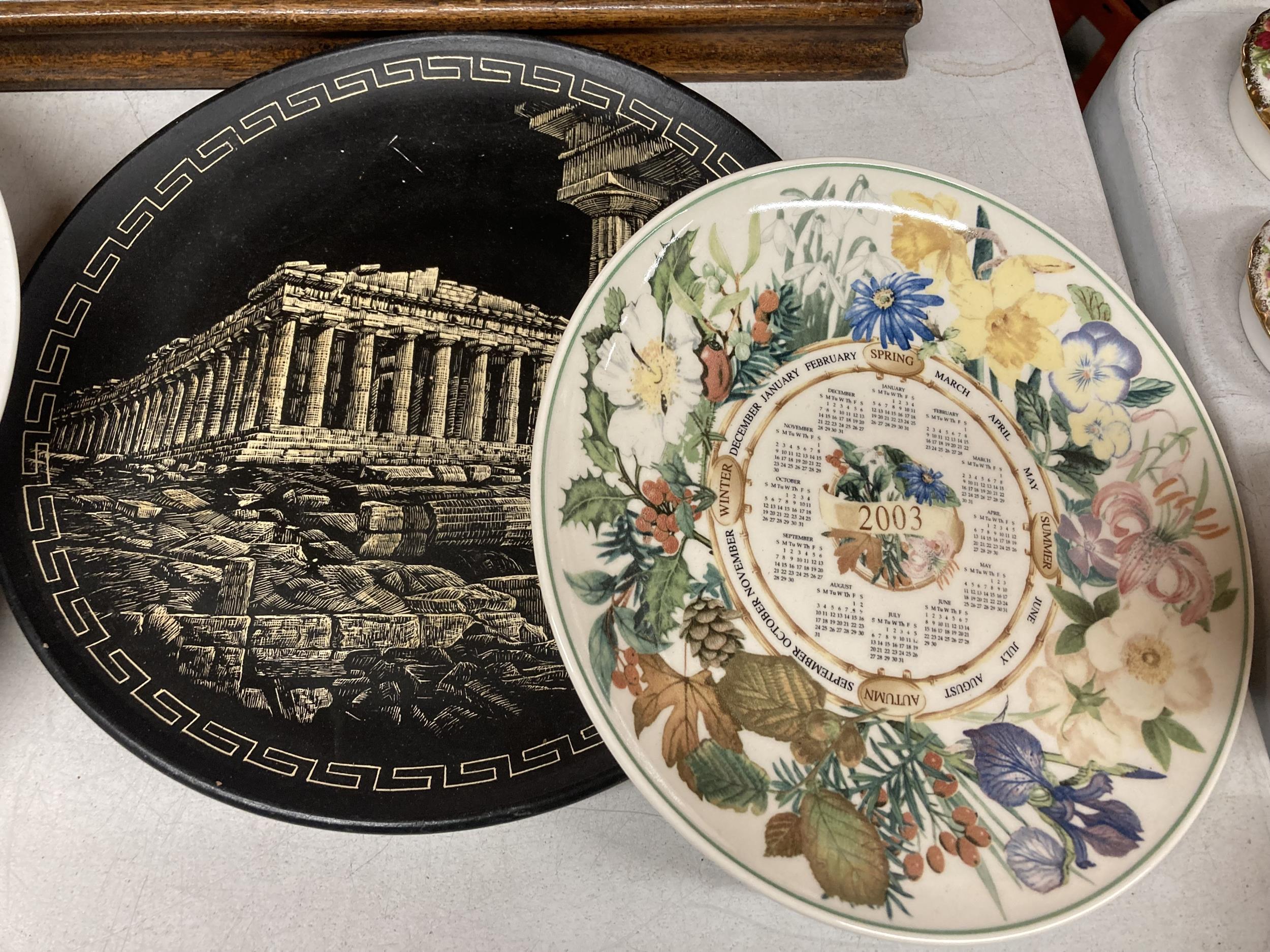 TWO BOXED WEDGWOOD CALENDAR PLATES TOGETHER WITH TWO BOXED WEDGWOOD CORONATION PLATES PLUS AN OAK - Image 4 of 6