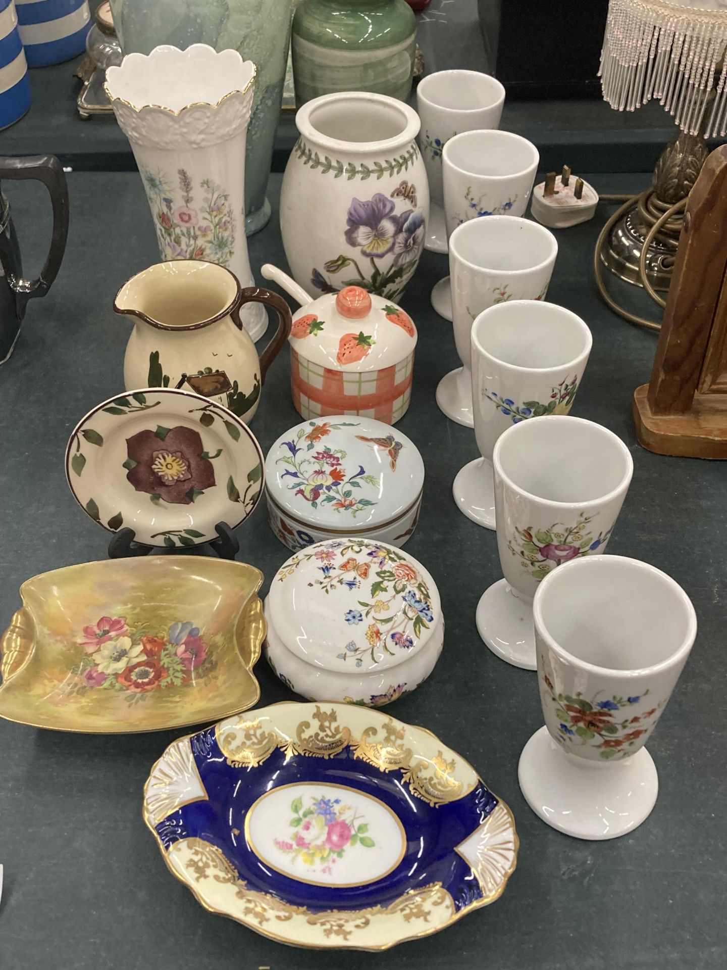 A MIXED LOT OF CERAMICS - AYNSLEY WILD TUDOR, PORTMEIRION BOTANIC GARDEN ETC