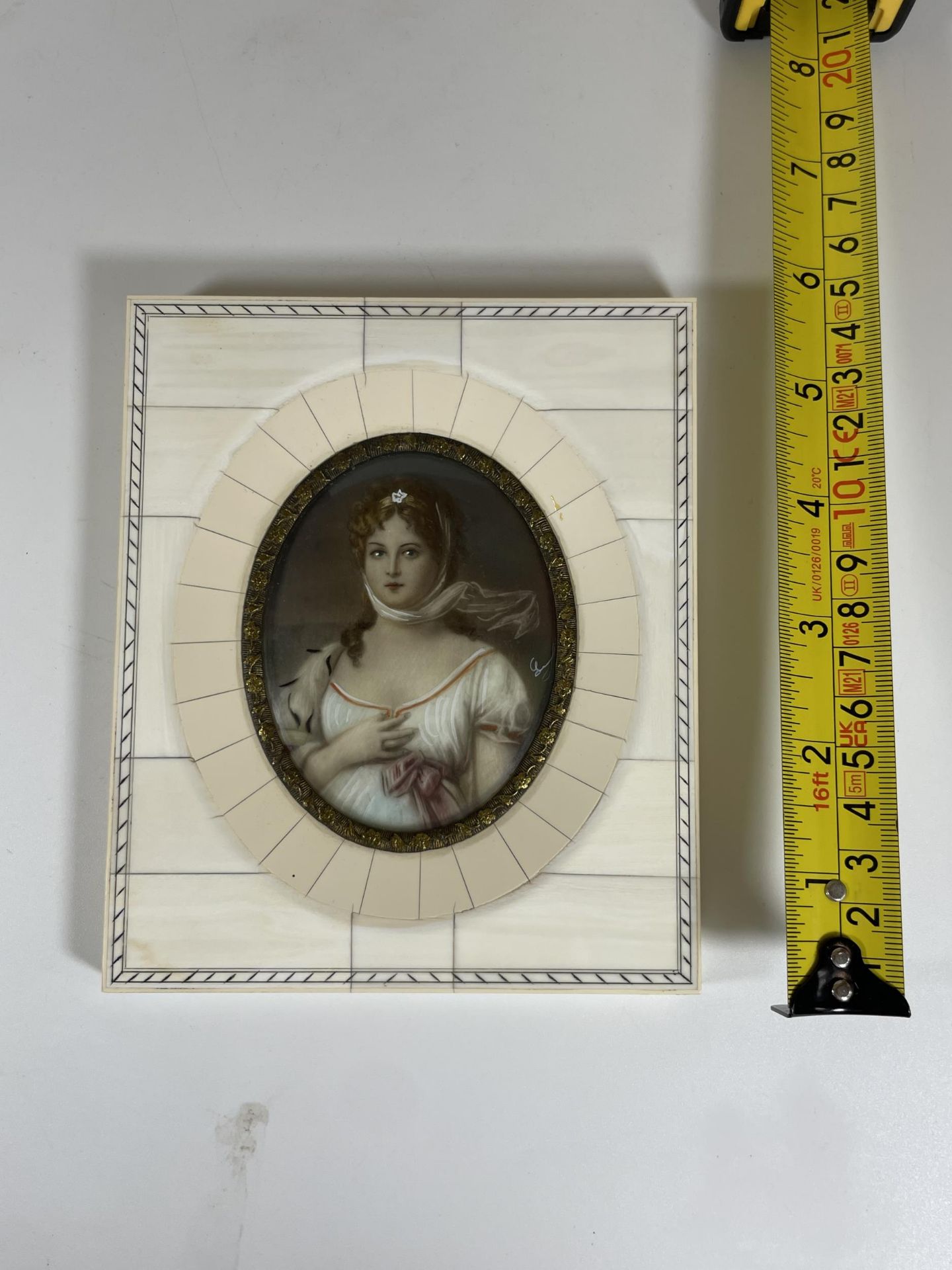 AN ANTIQUE PORTRAIT MINIATURE, HAND PAINTED, SIGNED - Image 6 of 6