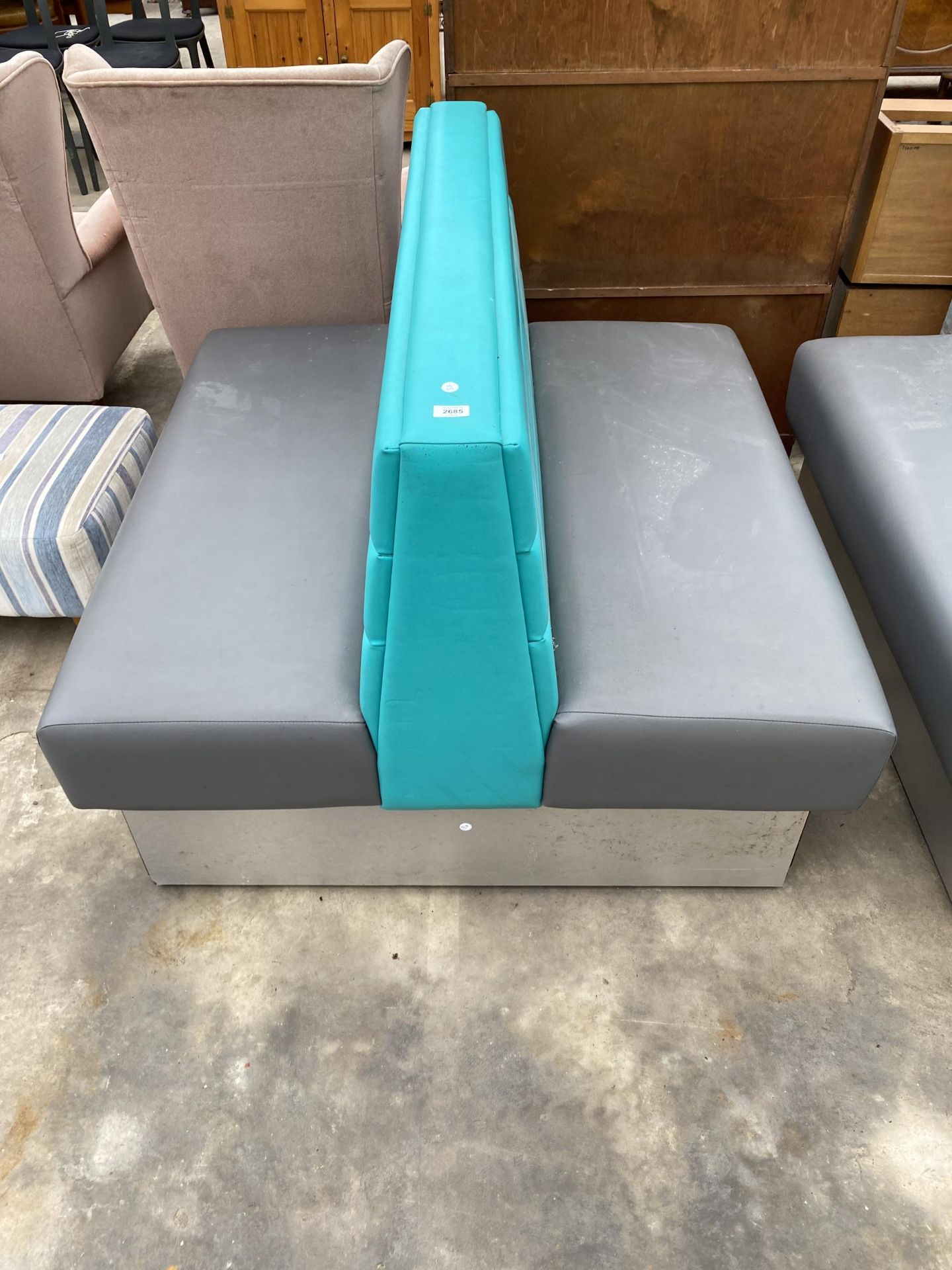 A MODERN DOUBLE SIDED BOOTH SEATING IN TURQUOISE AND GREY - Image 3 of 3