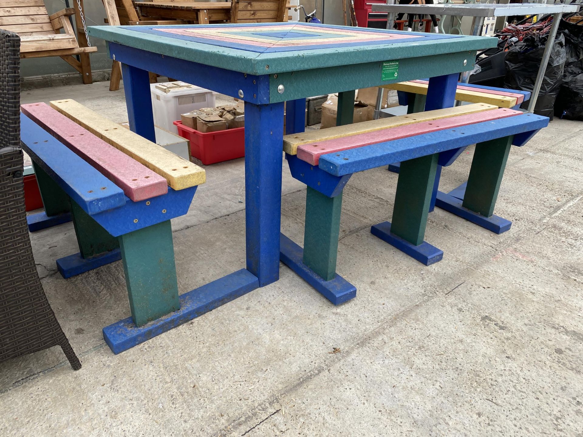 A HEAVY DUTY PLASTIC PICNIC TABLE AND THREE BENCHES - Image 2 of 3