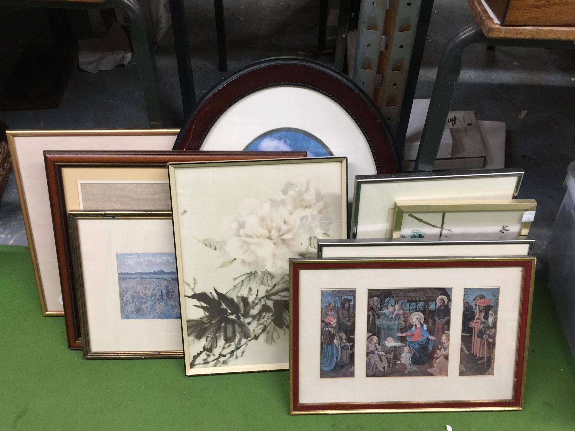 A LARGE QUANTIY OF FRAMED PRINTS TO INCLUDE AN ORIENTAL STYLE BIRD EMBROIDERY