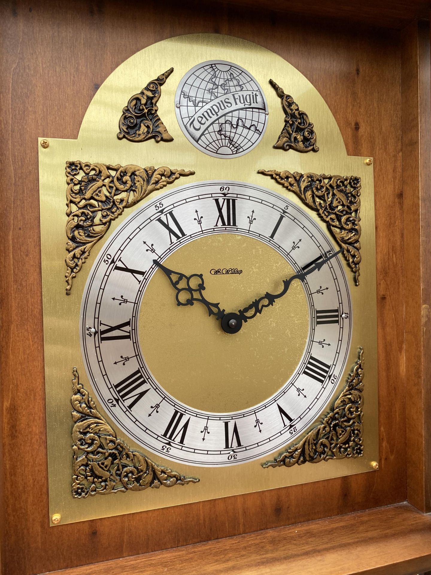 A MODERN TEMPUS FUGIT THREE WEIGHT LONGCASE CLOCK WITH GLASS DOOR - Bild 4 aus 5