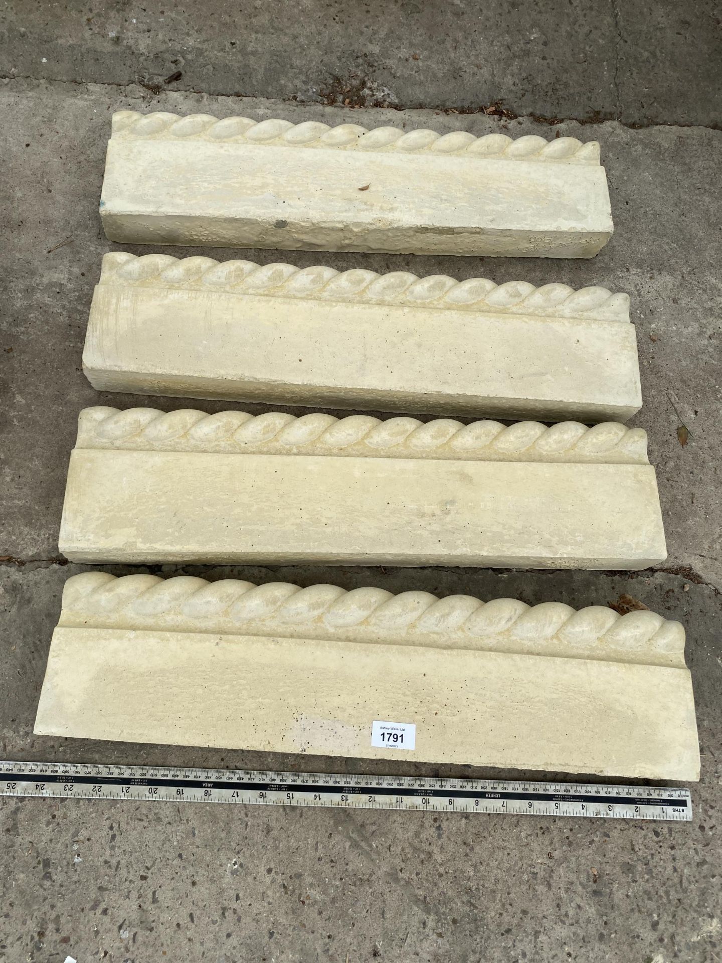 AN AS NEW EX DISPLAY CONCRETE SET OF FOUR STRAIGHT ROPE EDGING *PLEASE NOTE VAT TO BE PAID ON THIS