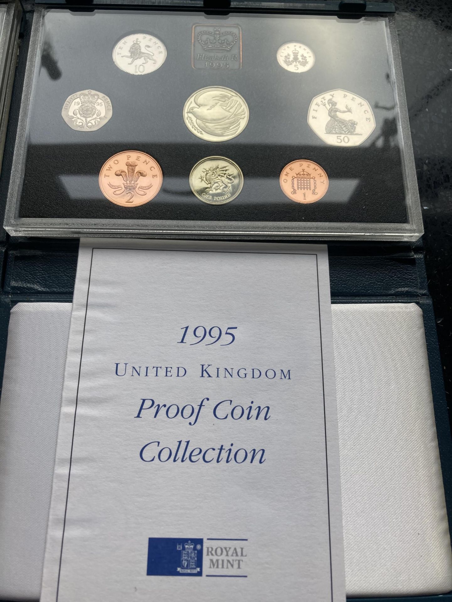 UK CASED COIN SETS FOR 1995 AND 1996 EACH WITH COA - Bild 3 aus 3