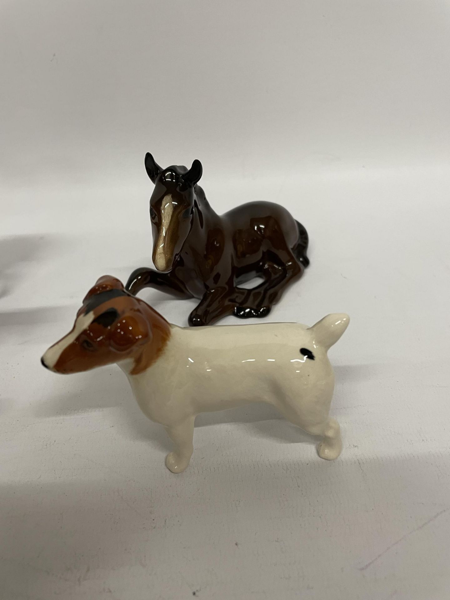 FIVE BESWICK GLOSS ANIMAL MODELS - FOUR PONIES AND A JACK RUSSELL DOG - Image 3 of 4