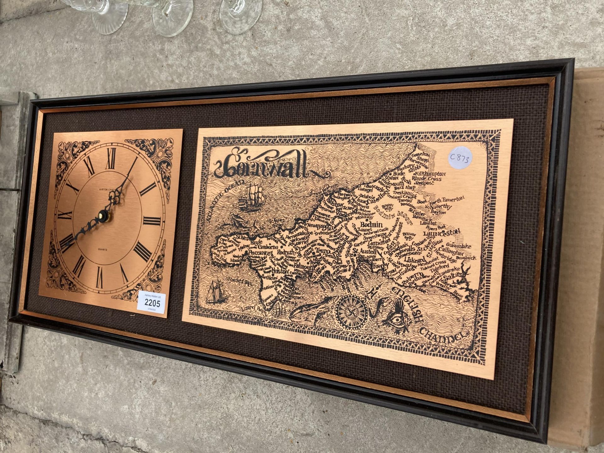 A FRAMED ETTCHED MAP OF CORNWALL AND A CLOCK - Bild 2 aus 3