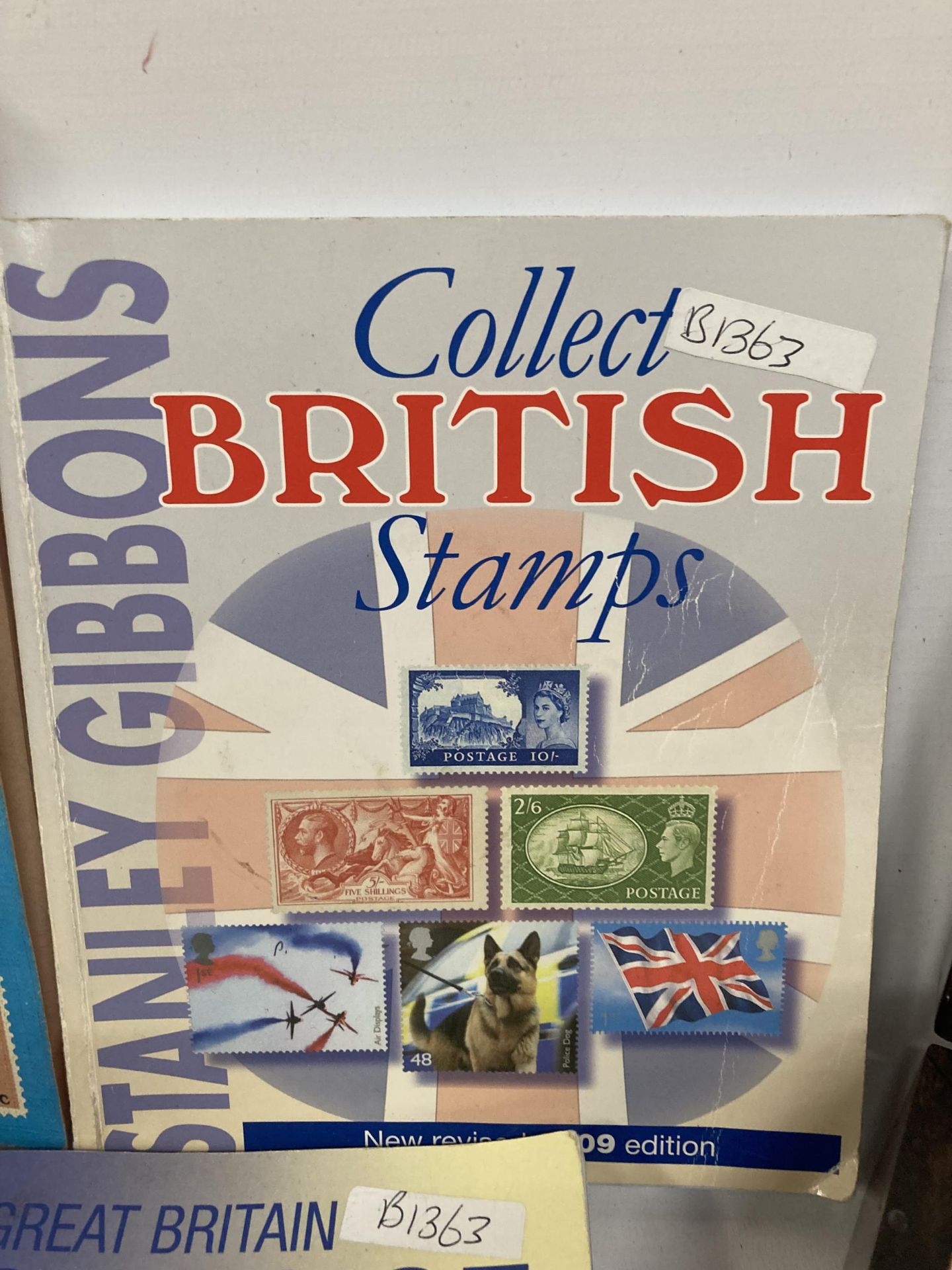 VARIOUS ITEMS TO INCLUDE TWO STANLEY GIBBONS STAMP BOOKS 1995 - 2001, FIVE STAMP MAGAZINES, SIX - Image 6 of 8