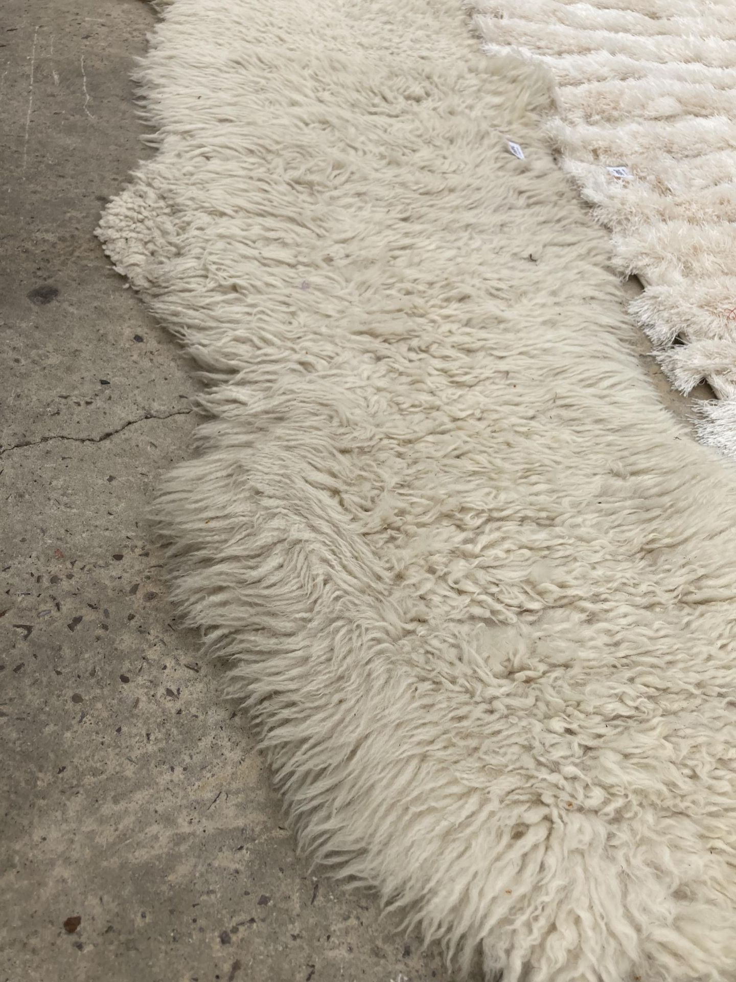 A SMALL SHEEP SKIN STYLE RUG - Image 2 of 2