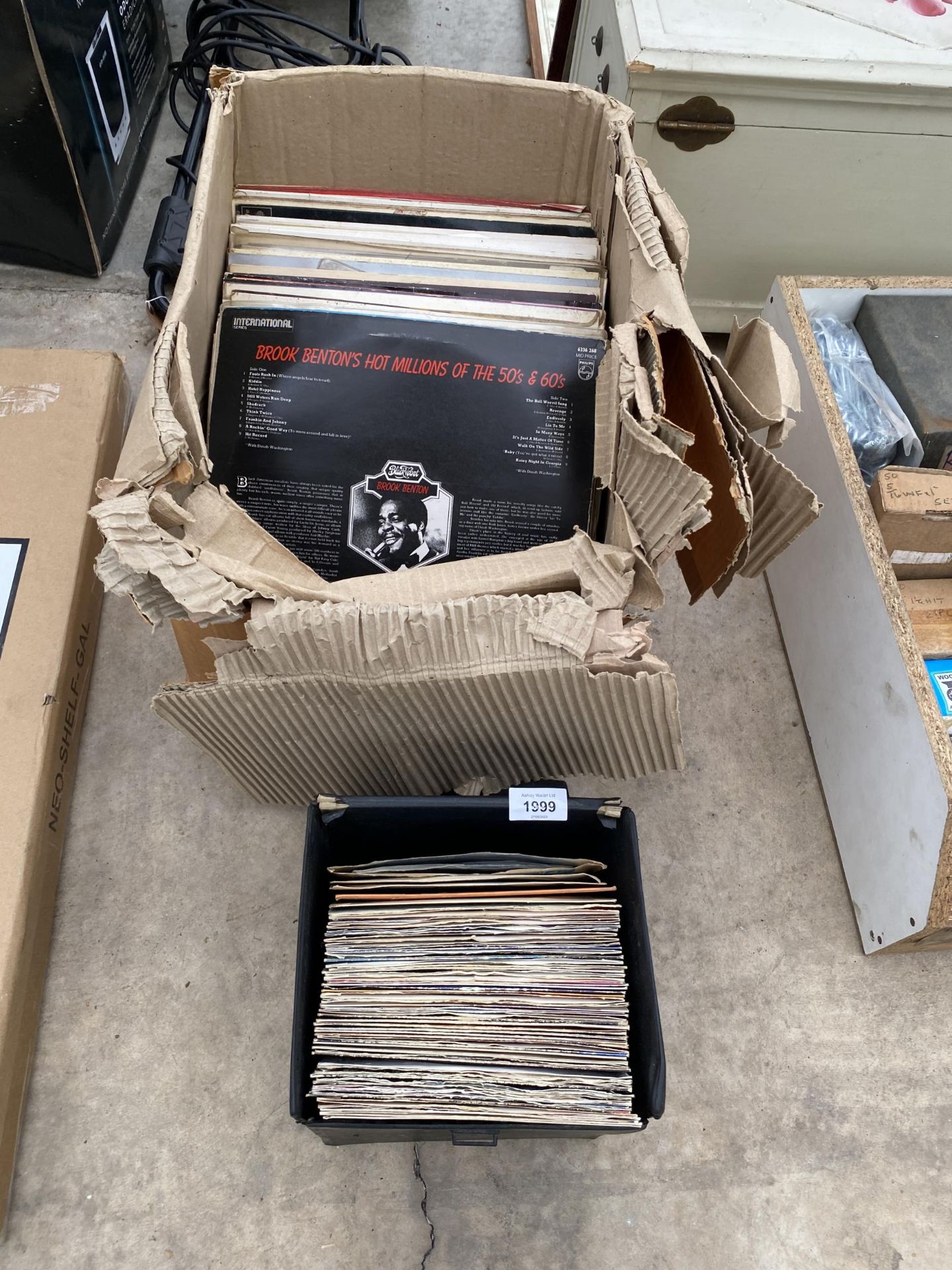 AN ASSORTMENT OF LP RECORDS AND 7" SINGLES