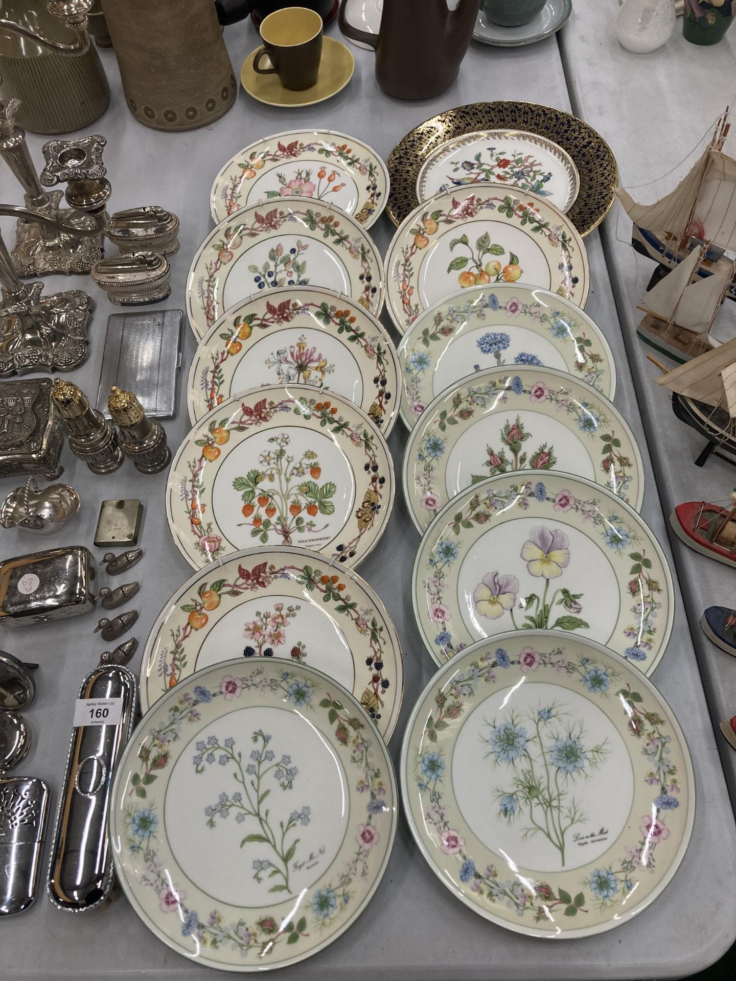 A COLLECTION OF AYNSLEY 'FLOWERS FROM THE GADENS OF OLD ENGLAND' CABINET PLATES - 12 IN TOTAL