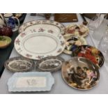 A MIXED GROUP OF CERAMICS TO INCLUDE ROYAL DOULTON SERIES WARE PLATE, ETC