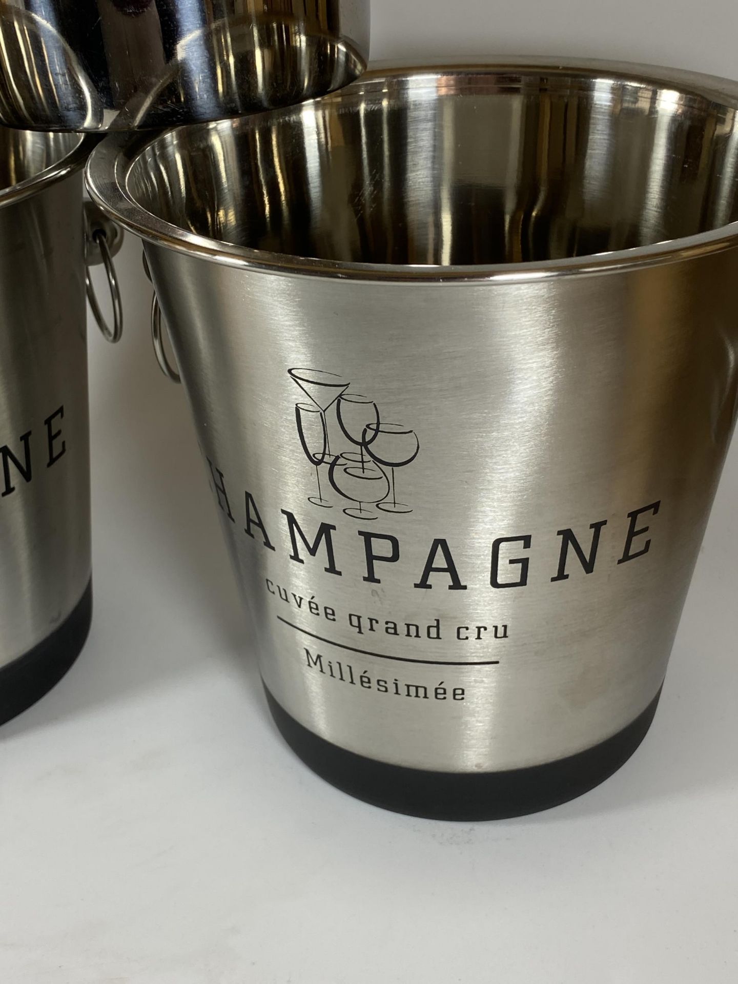 A PAIR OF CHROME EFFECT CHAMPAGNE BUCKETS AND FURTHER STAINLESS STEEL BUCKET (3) - Bild 3 aus 4