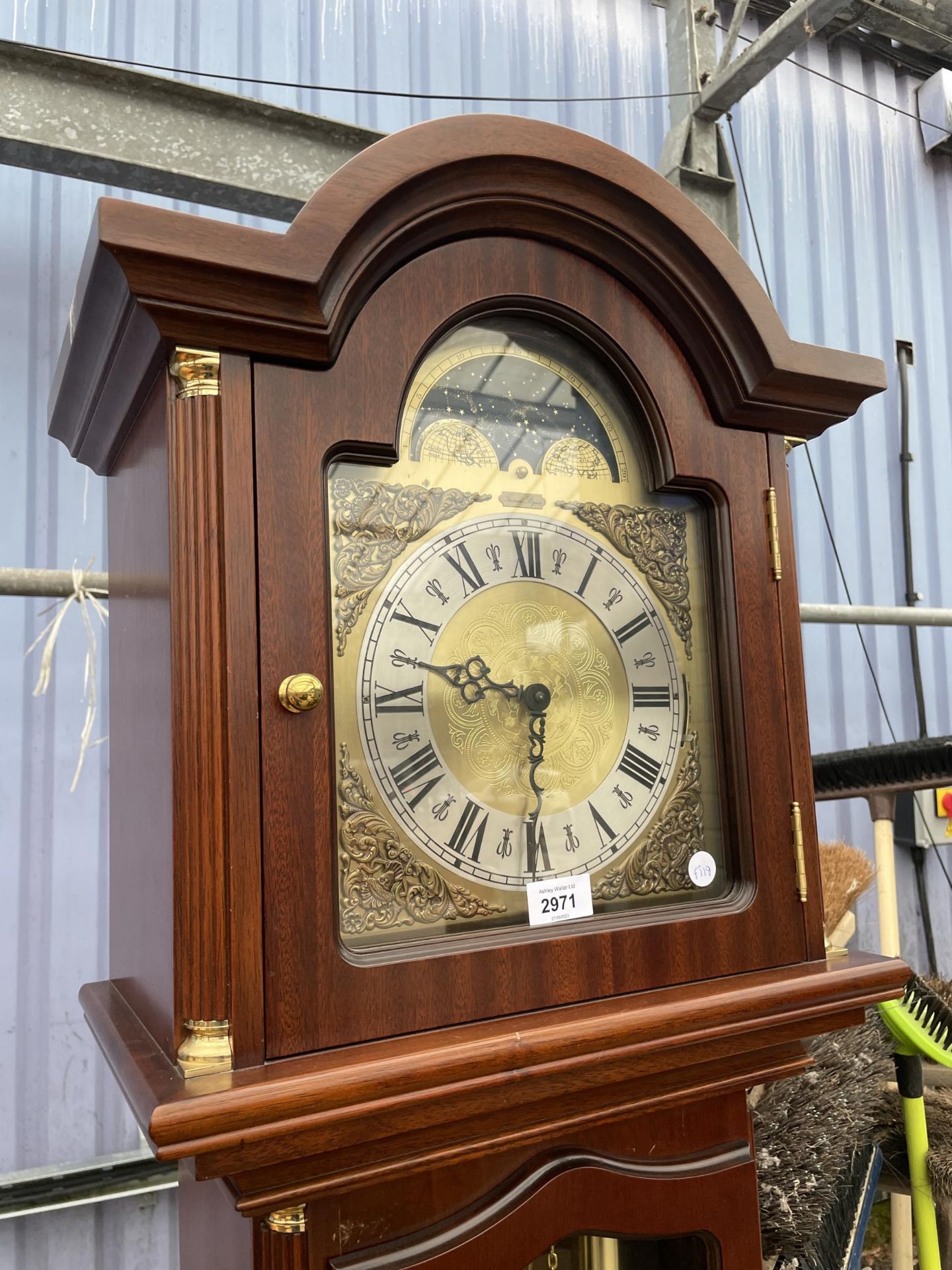 A MODERN MAHOGANY AND CROSSBANDED LONGCASE CLOCK WITH GLASS DOOR, TRIPLE WEIGHTS AND BRASS FACE - Image 3 of 5