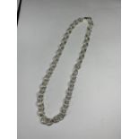 A HEAVY SILVER NECKLACE LENGTH 18 INCHES