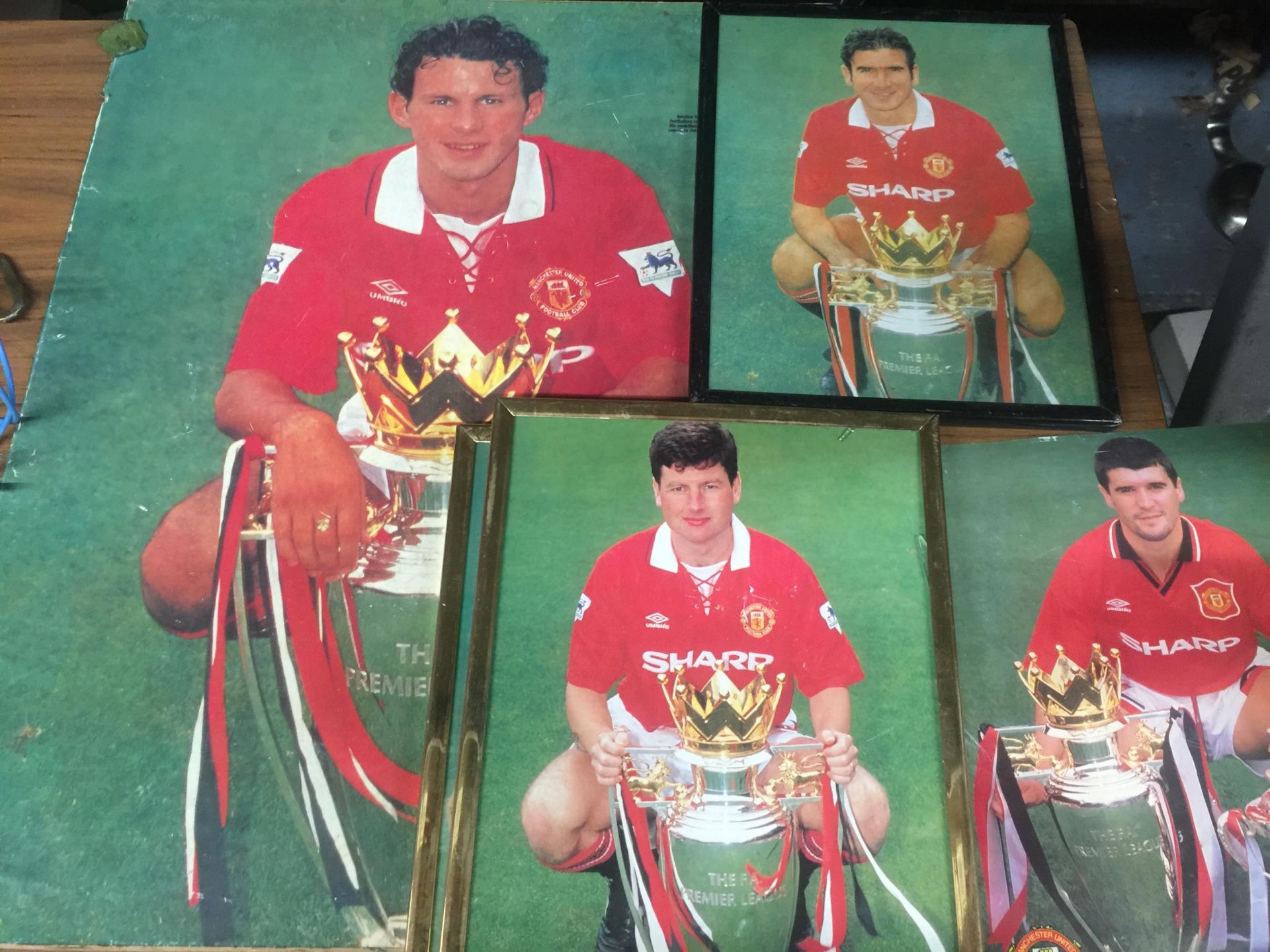 A GROUP OF FRAMED MANCHESTER UNITED PRINTS - Image 3 of 3