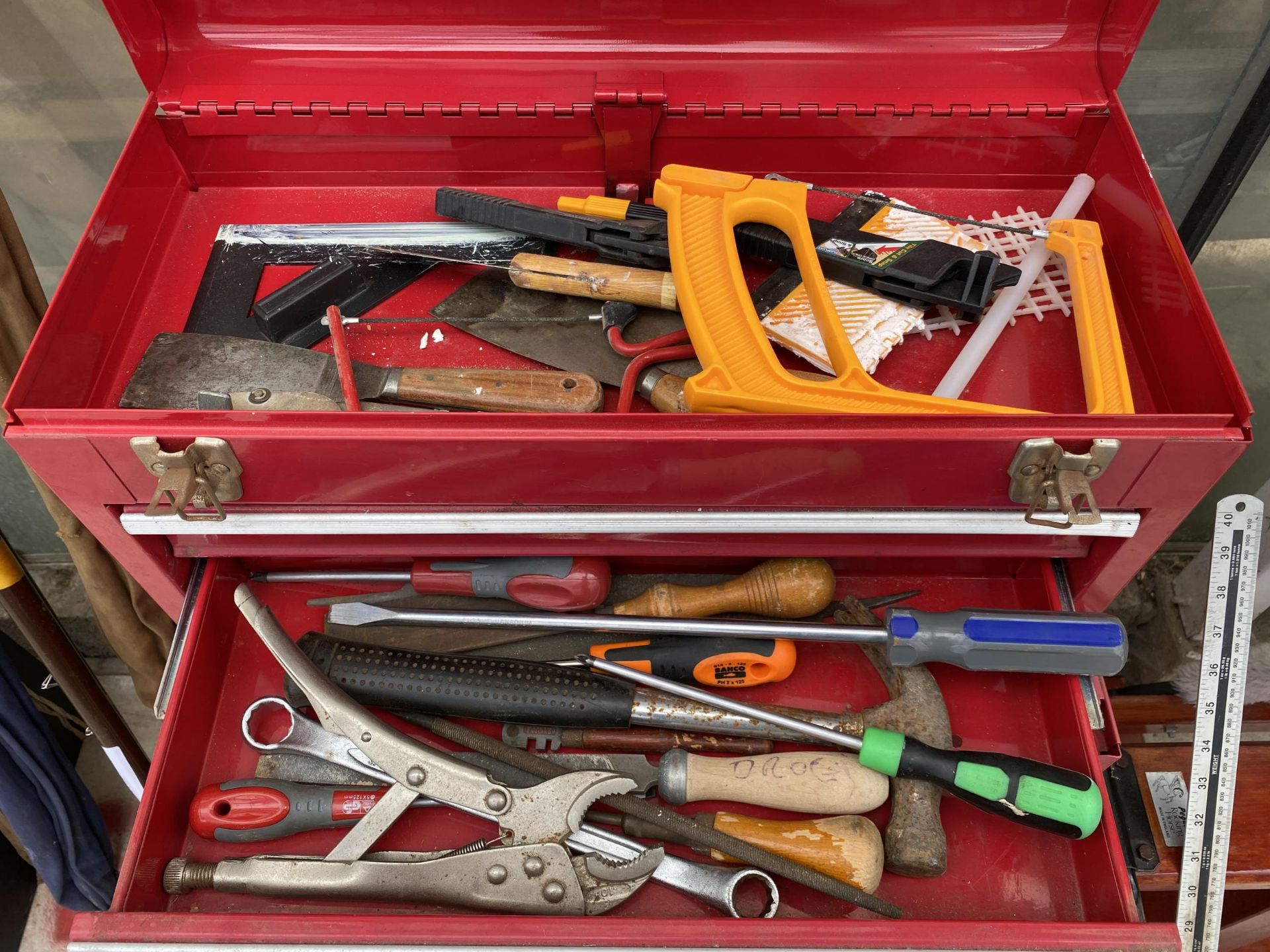 A FOUR WHEELED WORKSHOP TOOL TROLLEY, TWO METAL TOOL BOXES AND AN ASSORTMENT OF TOOLS TO INCLUDE - Image 5 of 5